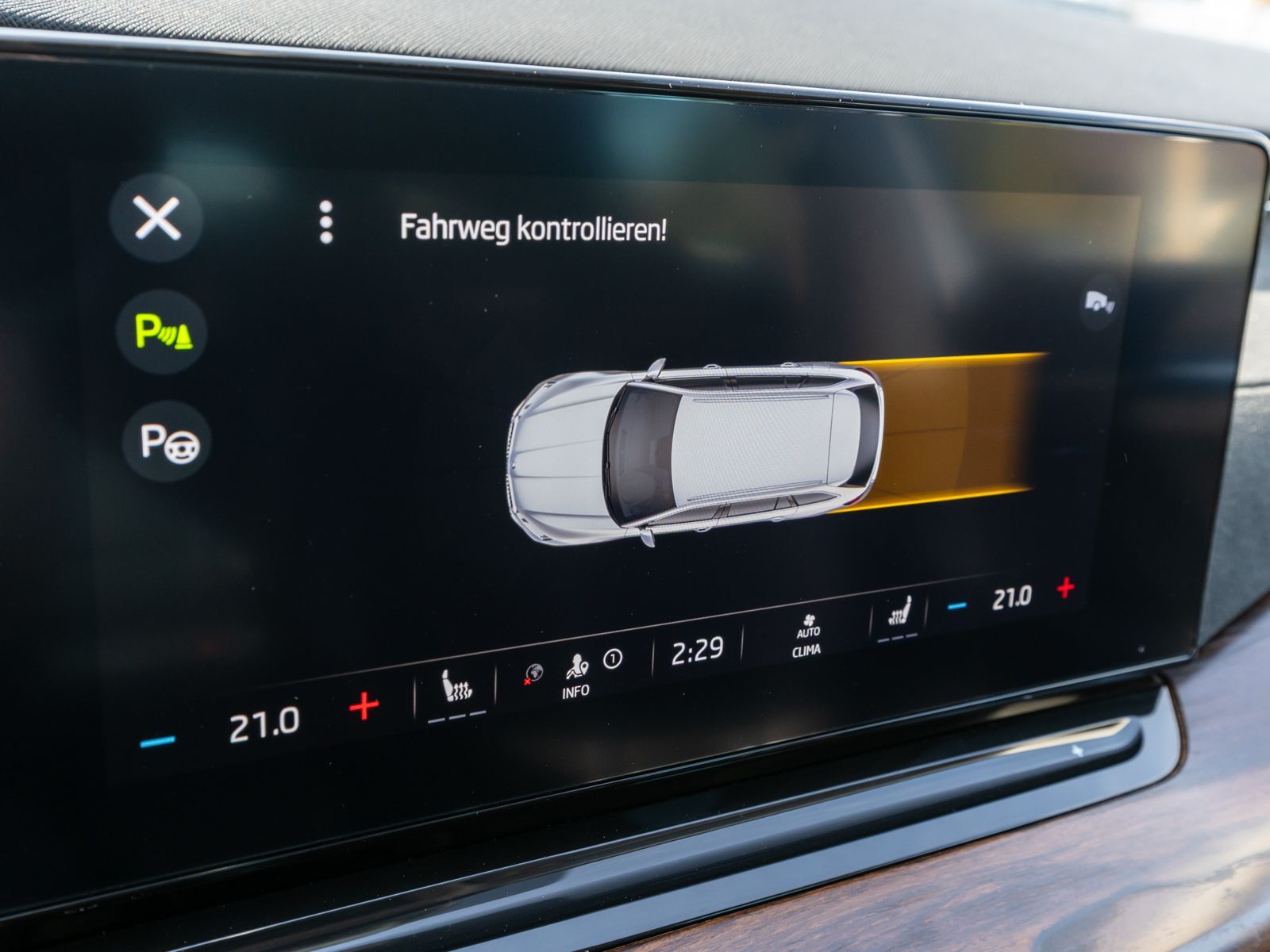 Fahrzeugabbildung SKODA Octavia Combi Scout 4x4 2.0 TDI DSG HUD PANO AHK
