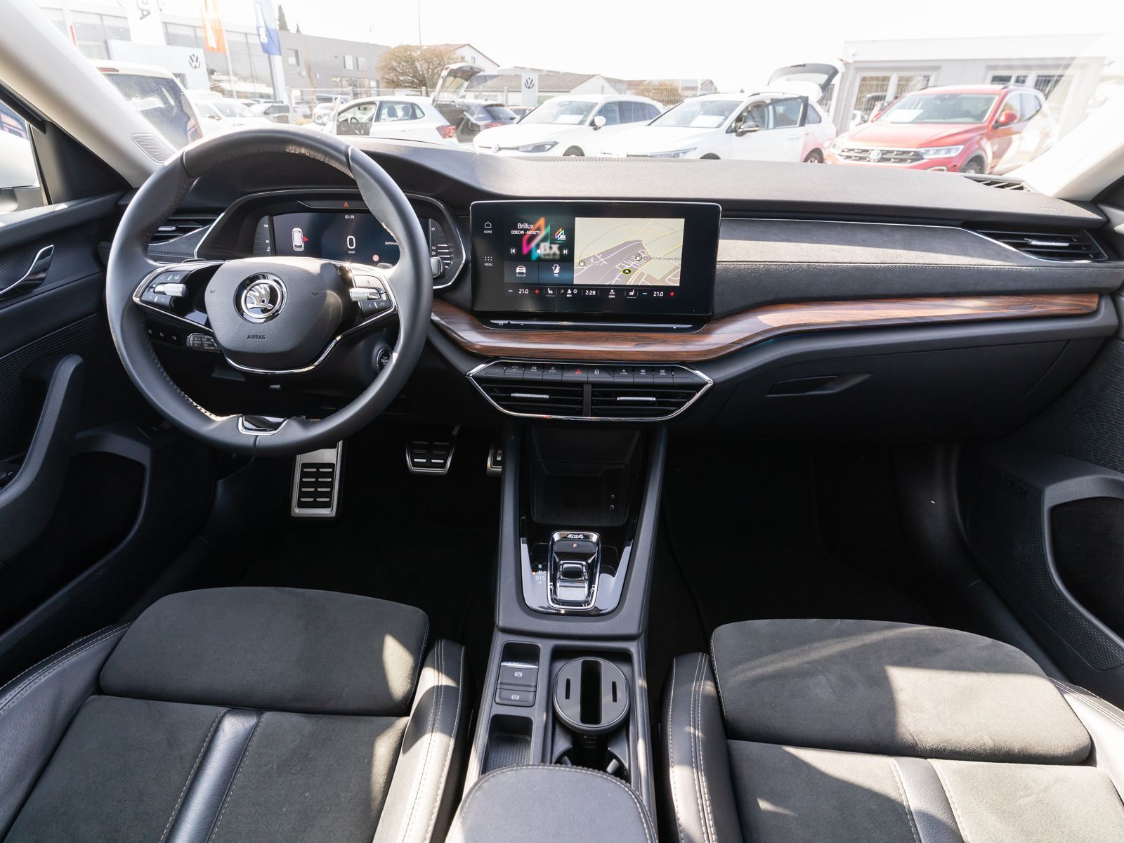 Fahrzeugabbildung SKODA Octavia Combi Scout 4x4 2.0 TDI DSG HUD PANO AHK