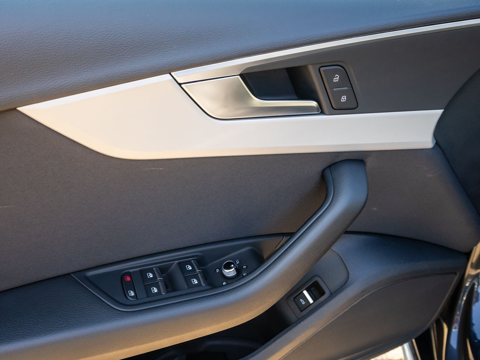 Fahrzeugabbildung Audi A4 Avant advanced 35TDI S tronic LED NAVI AHK VC