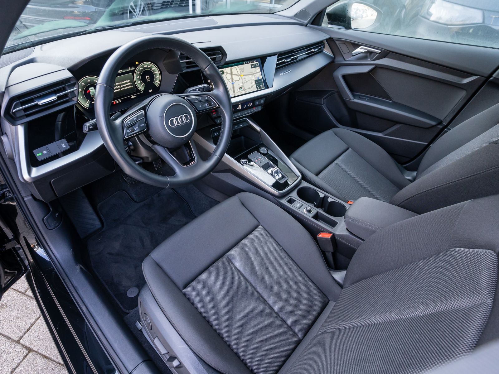 Fahrzeugabbildung Audi A3 Sportback 40 TFSI e S tronic NAVI RFK SHZ VC