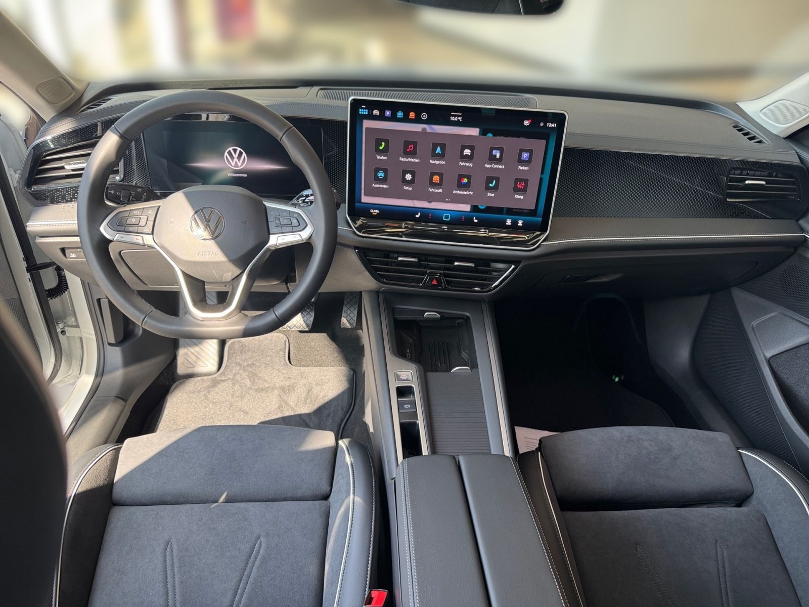 Fahrzeugabbildung Volkswagen Passat Variant Business 2.0 TDI DSG Head-up ACC