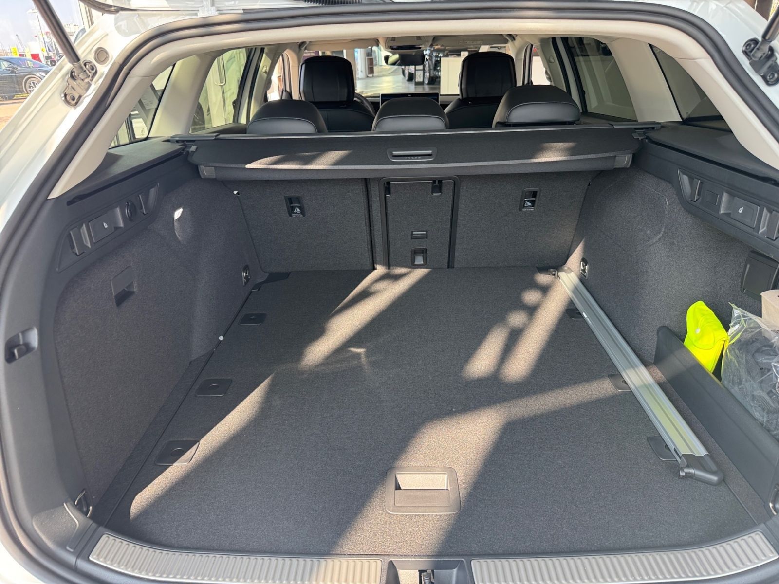 Fahrzeugabbildung Volkswagen Passat Variant Business 2.0 TDI DSG Head-up ACC