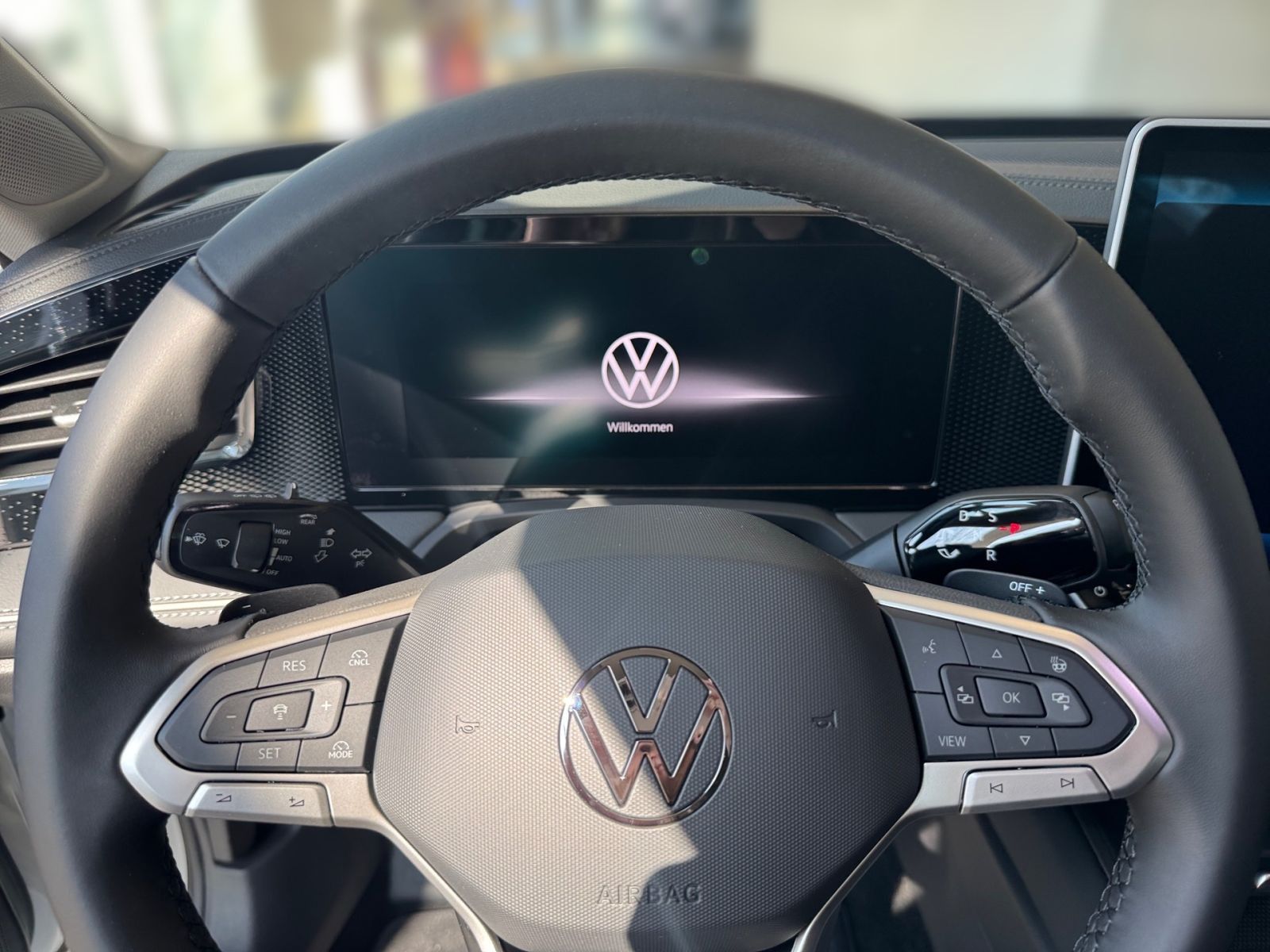 Fahrzeugabbildung Volkswagen Passat Variant Business 2.0 TDI DSG Head-up ACC