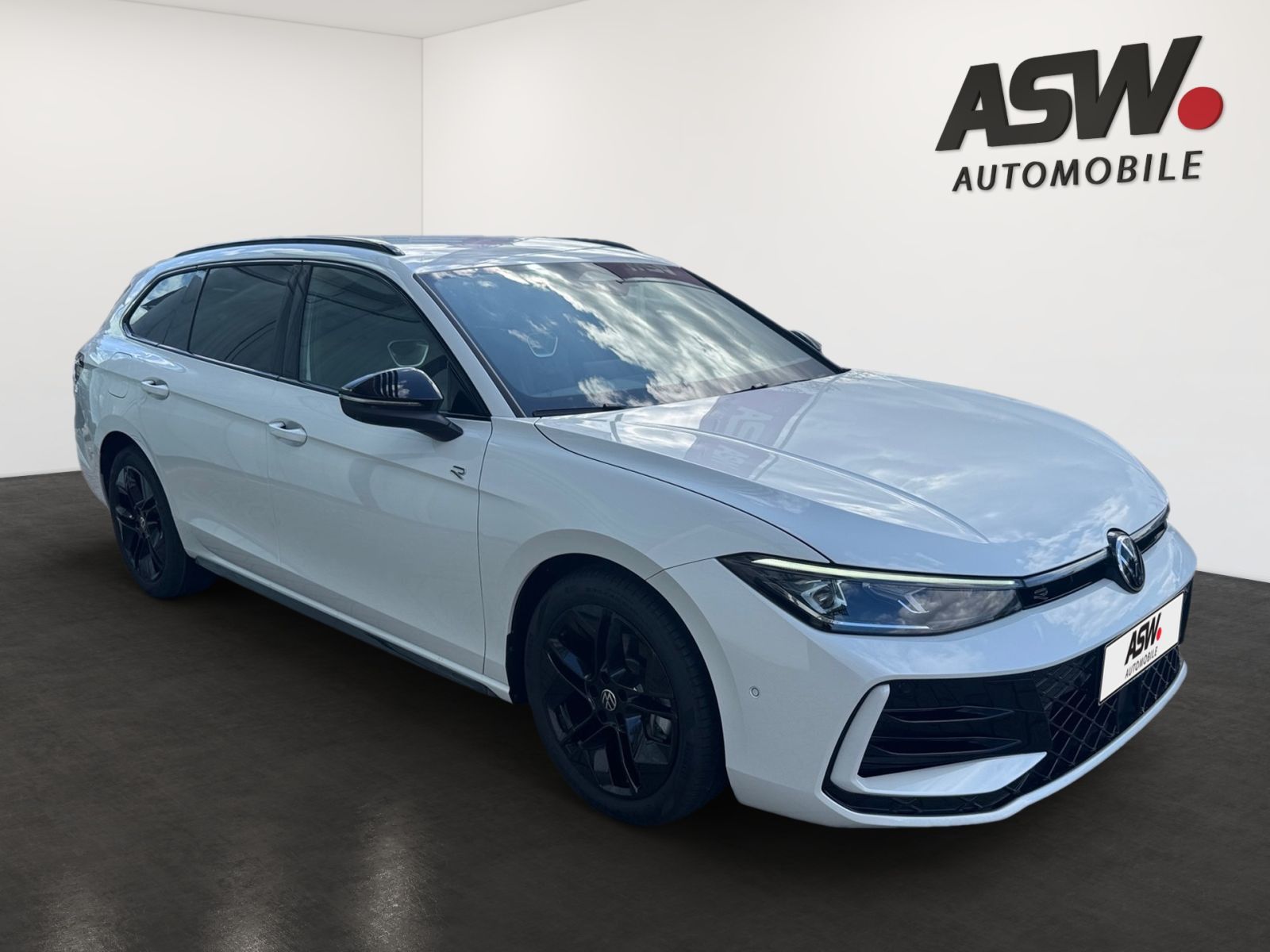 Fahrzeugabbildung Volkswagen Passat Variant R-Line 2.0TDI DSG AHK 360 ACC PDC