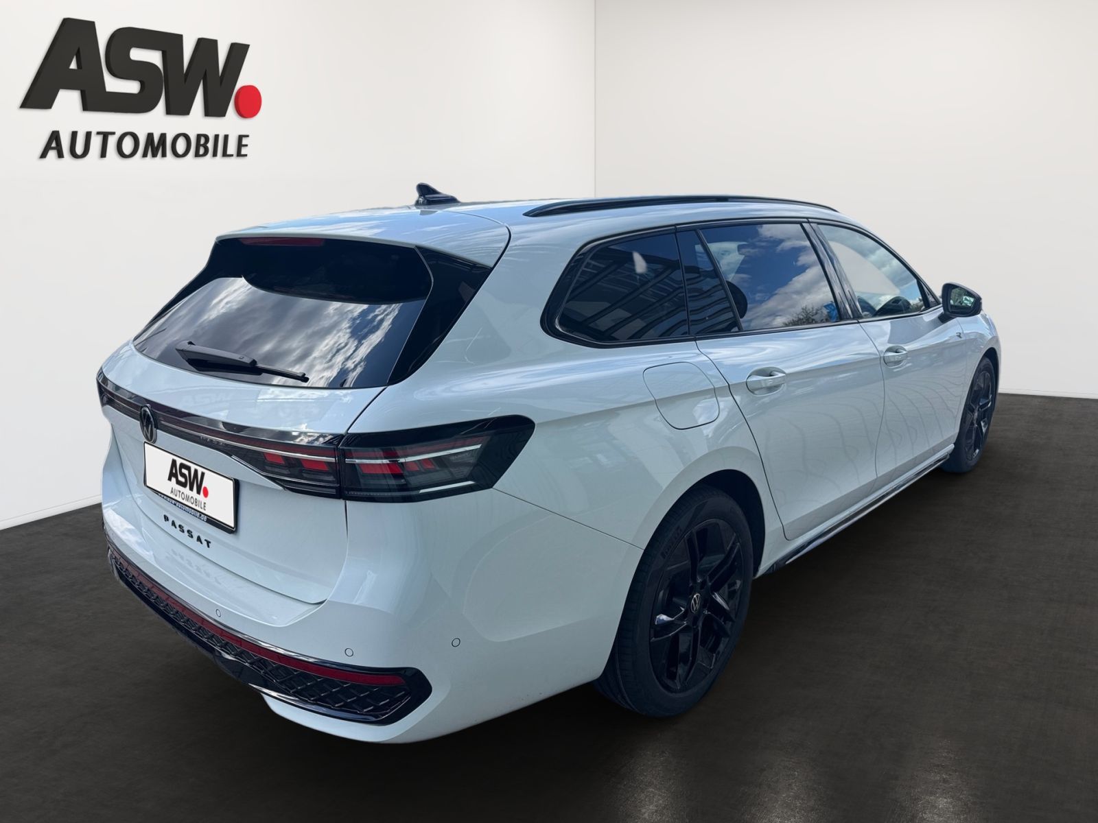 Fahrzeugabbildung Volkswagen Passat Variant R-Line 2.0TDI DSG AHK 360 ACC PDC