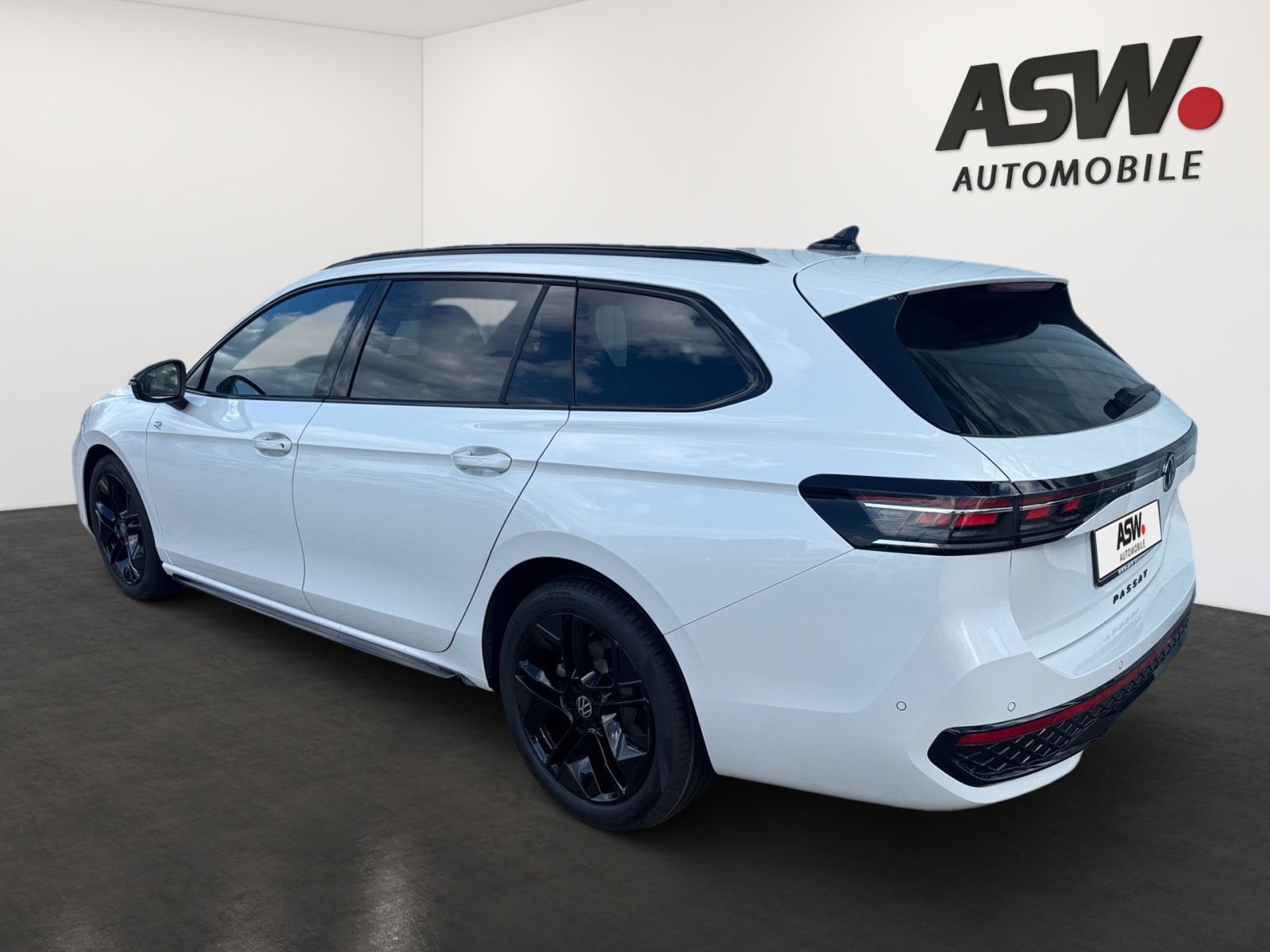 Fahrzeugabbildung Volkswagen Passat Variant R-Line 2.0TDI DSG AHK 360 ACC PDC