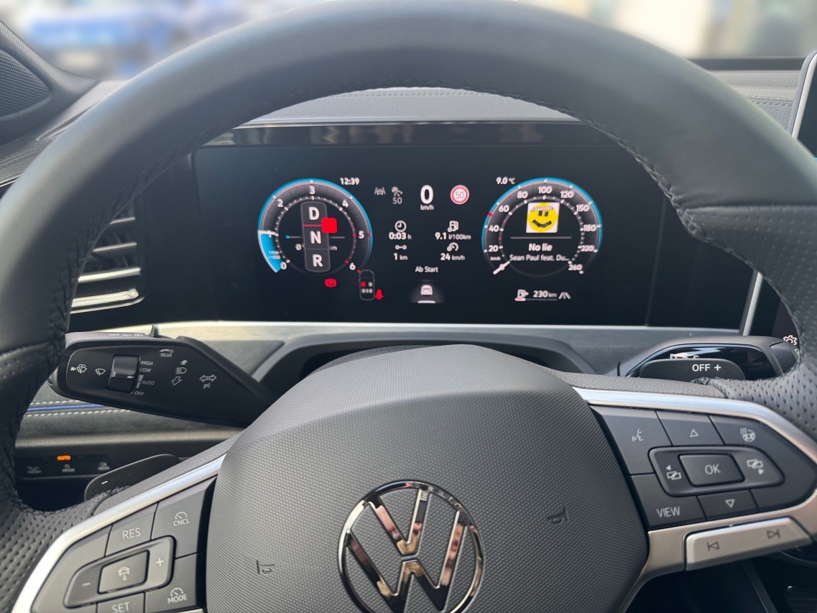 Fahrzeugabbildung Volkswagen Passat Variant R-Line 2.0TDI DSG AHK 360 ACC PDC