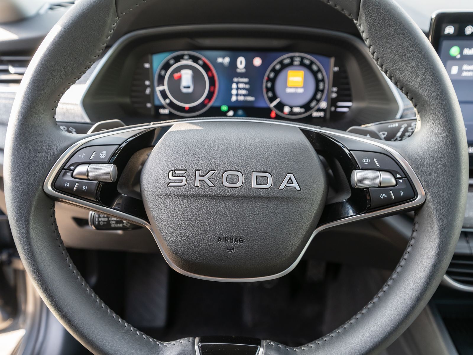 Fahrzeugabbildung SKODA Octavia Combi Tour 2.0TDI DSG RFK Stdhz PANO AHK