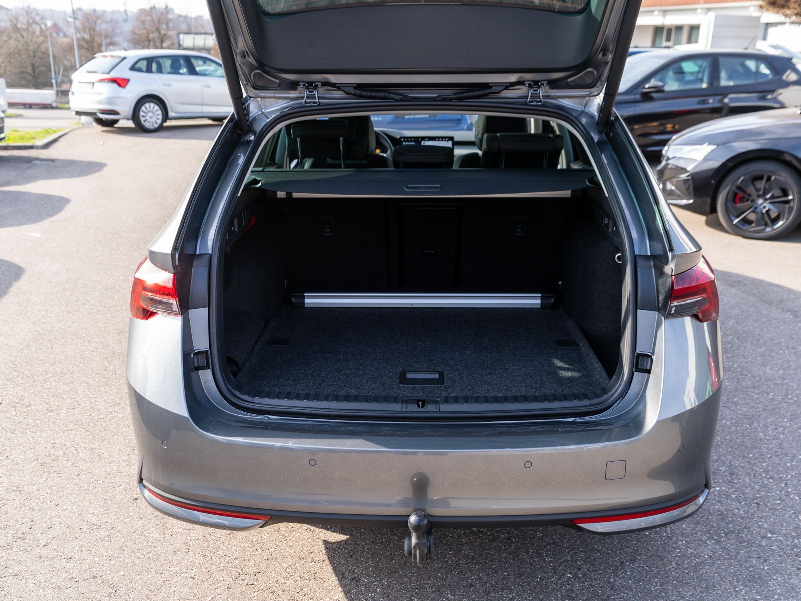 Fahrzeugabbildung SKODA Octavia Combi Tour 2.0TDI DSG RFK Stdhz PANO AHK