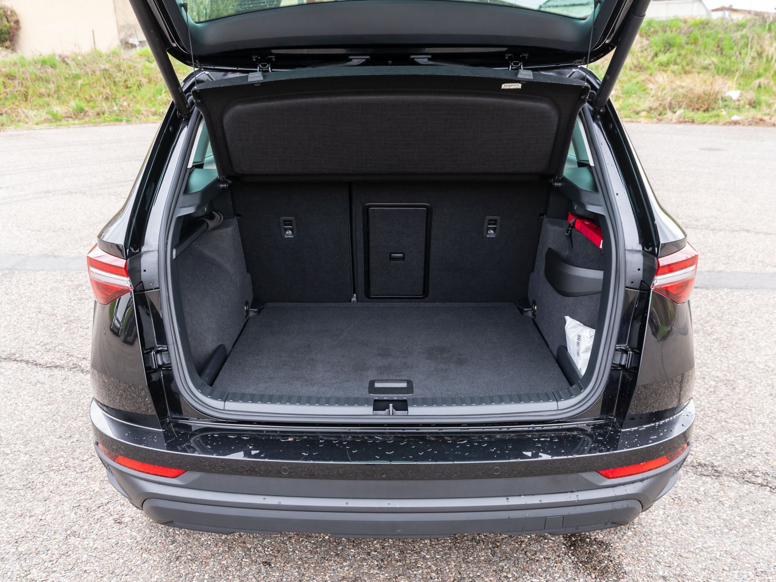 Fahrzeugabbildung SKODA Karoq Tour 1.5 TSI DSG LED Navi PDC SHZ PANO AHK