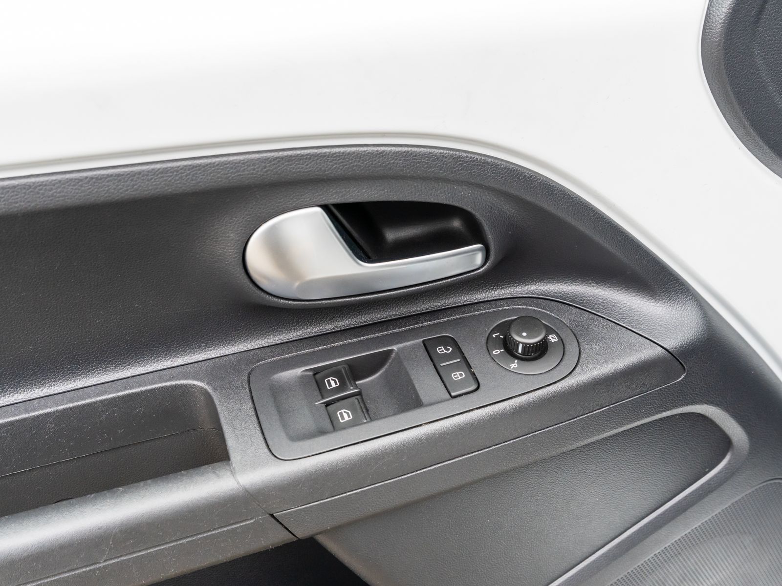 Fahrzeugabbildung Volkswagen up! ACTIVE 1.0 MPI 5-Gang Klima RFK PDC SHZ