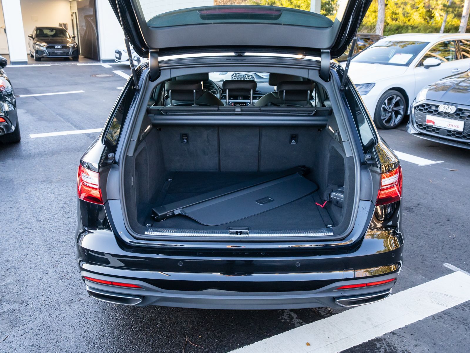 Fahrzeugabbildung Audi A4 Avant 35TDI Stronic NAVI LED RFK GRA AHK