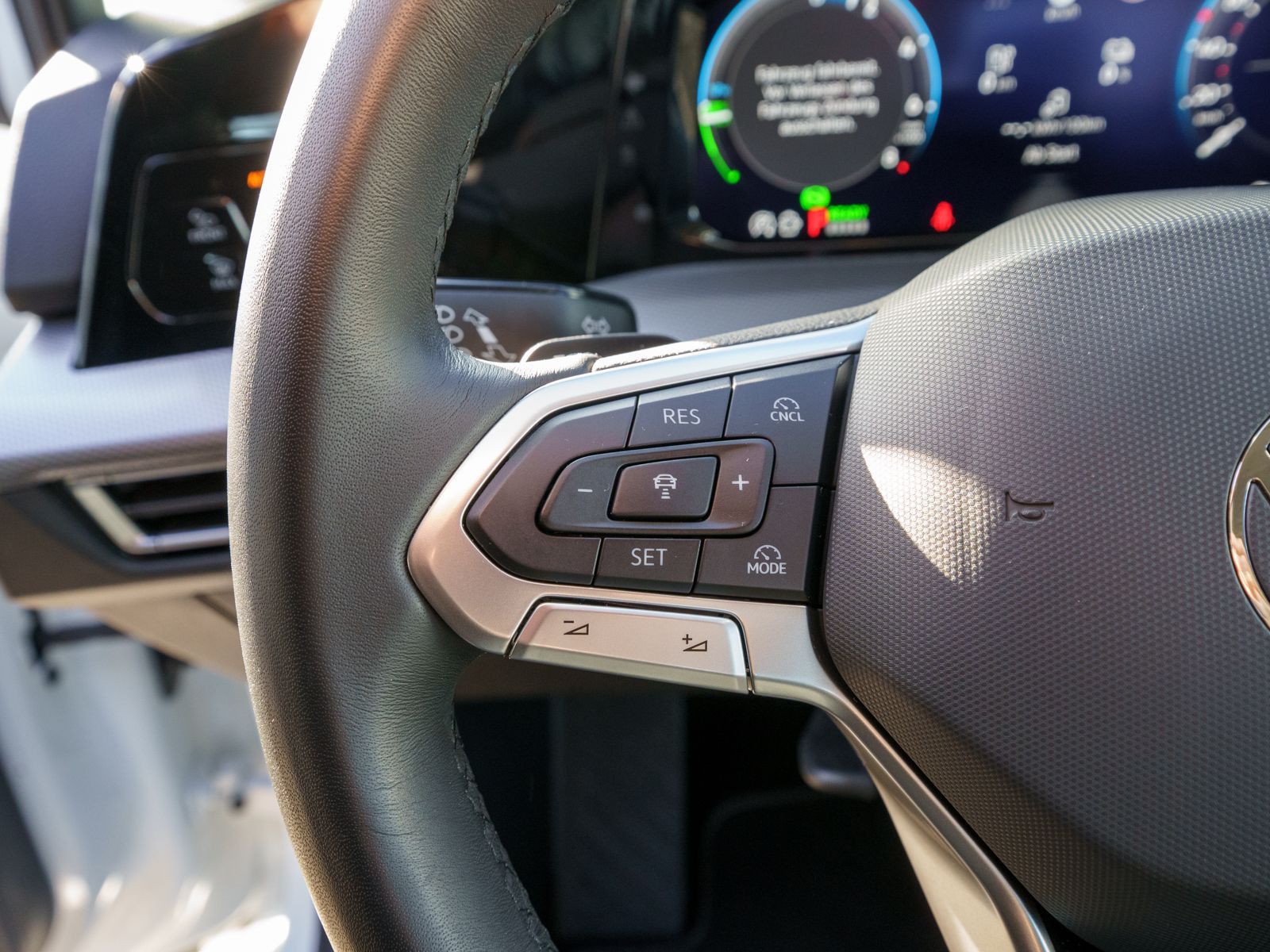 Fahrzeugabbildung Volkswagen Golf Style 1.5TSI eHybrid DSG LED Nav RFK HUD VC