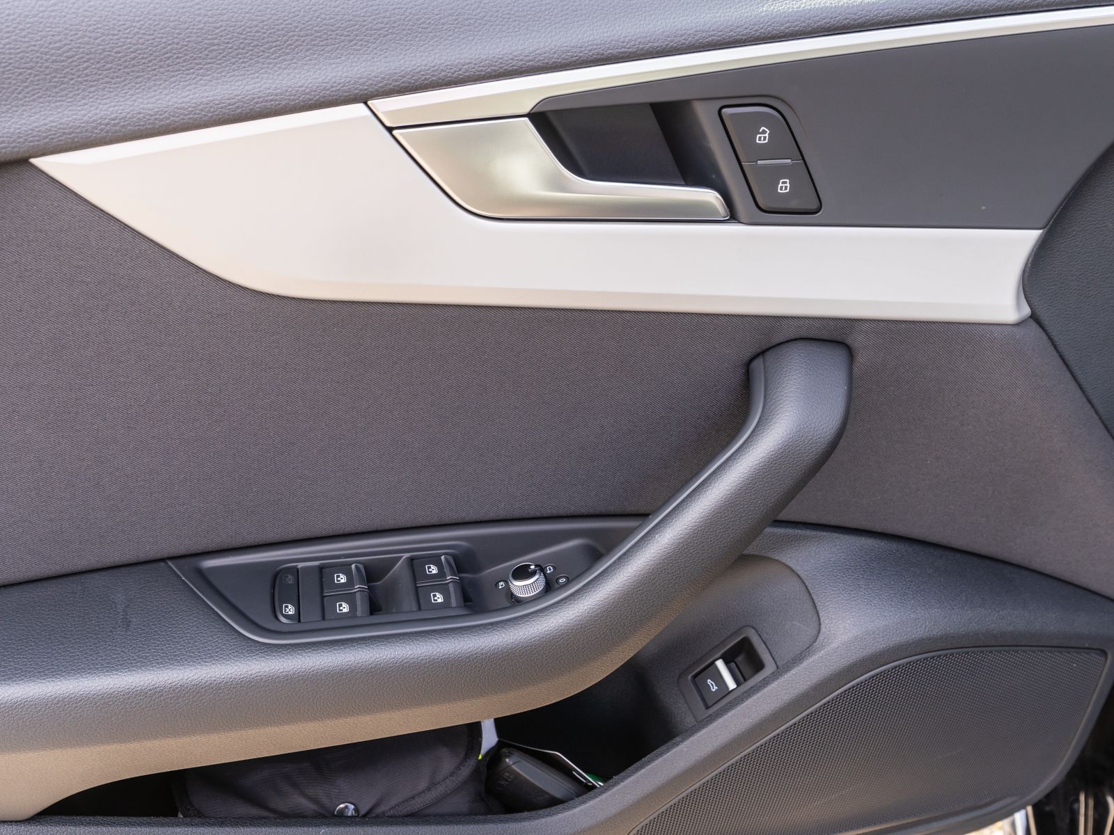 Fahrzeugabbildung Audi A4 Avant advanced 40TDI S tronic Matrix NAVI RFK