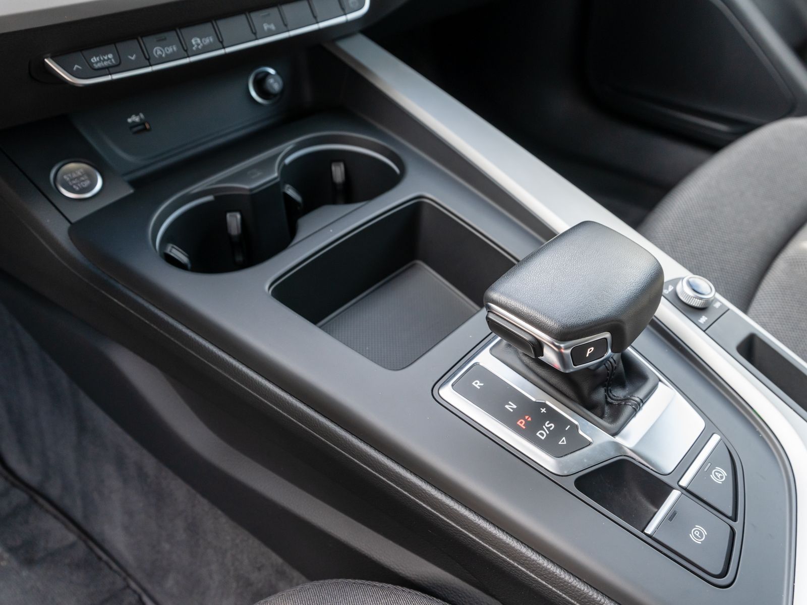 Fahrzeugabbildung Audi A4 Avant advanced 40TDI S tronic Matrix NAVI RFK