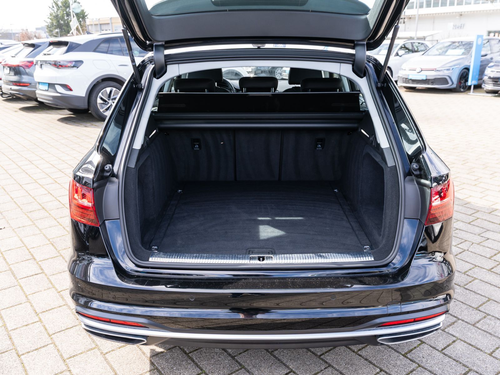 Fahrzeugabbildung Audi A4 Avant advanced 40TDI S tronic Matrix NAVI RFK