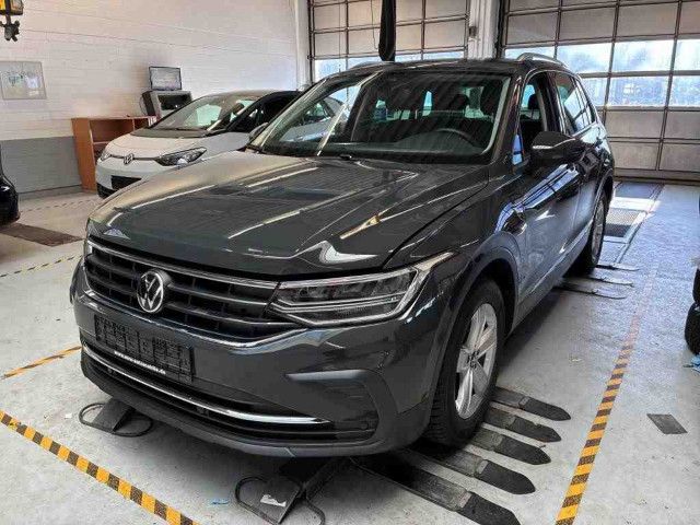 Fahrzeugabbildung Volkswagen Tiguan Active 2,0 TDI DSG LED AHK Navi ACC PDC