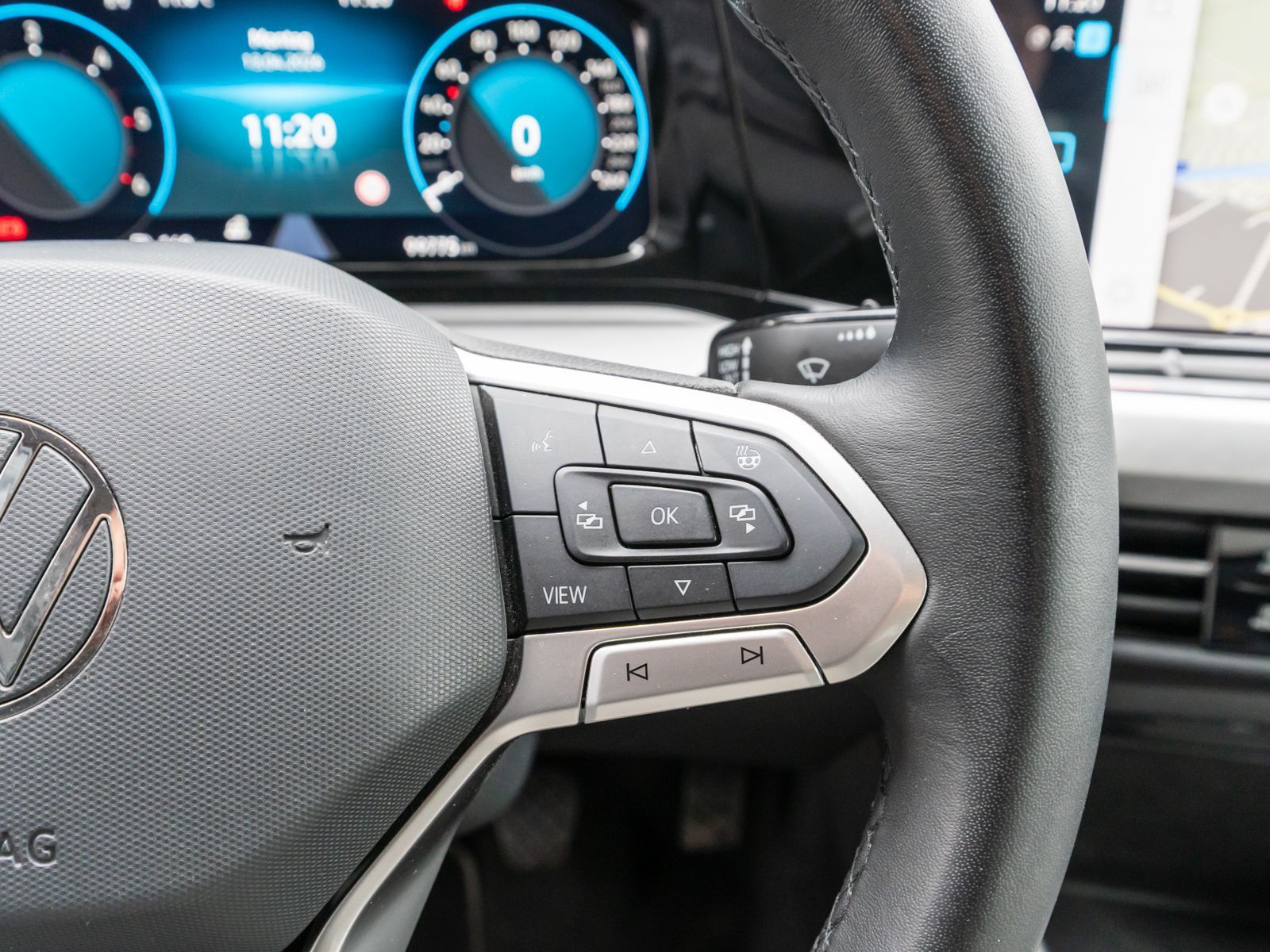 Fahrzeugabbildung Volkswagen Golf Variant Life 2,0 l TDI Navi RFK ACC SHZ LED