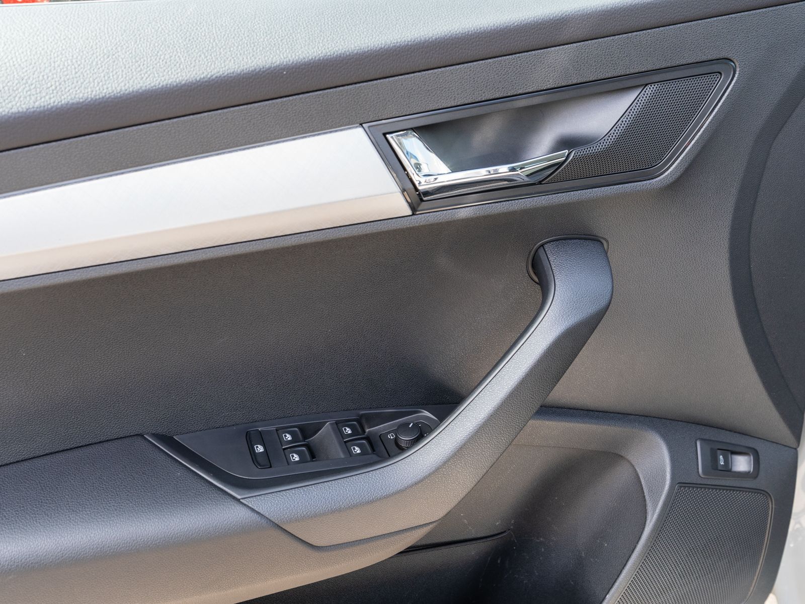 Fahrzeugabbildung SKODA Karoq Selection 4x4 2,0 TDI DSG AHK RFK Navi ACC