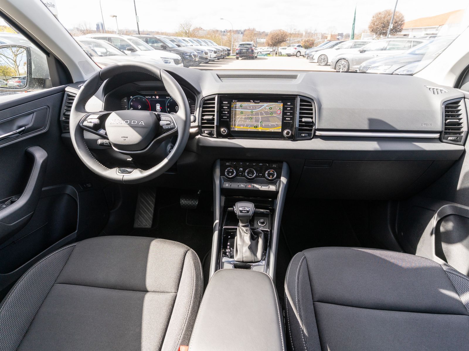 Fahrzeugabbildung SKODA Karoq Selection 4x4 2,0 TDI DSG AHK RFK Navi ACC