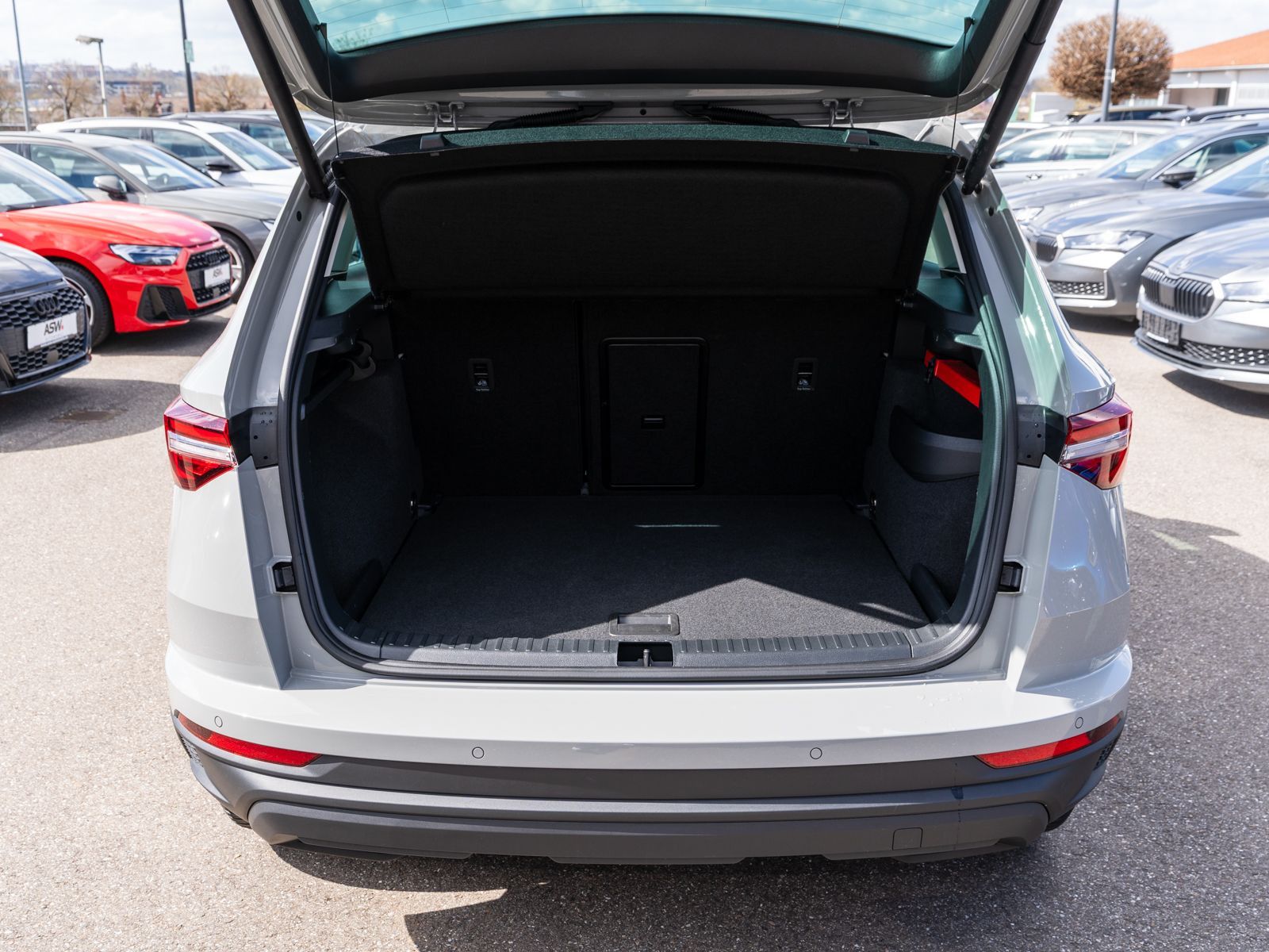 Fahrzeugabbildung SKODA Karoq Selection 4x4 2,0 TDI DSG AHK RFK Navi ACC