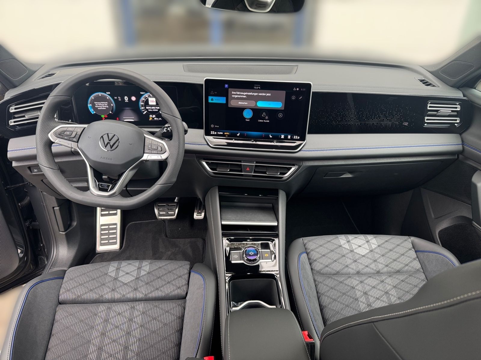 Fahrzeugabbildung Volkswagen Tiguan R-Line 2.0TDI 4M DSG PANO AHK ACC STANDHZ