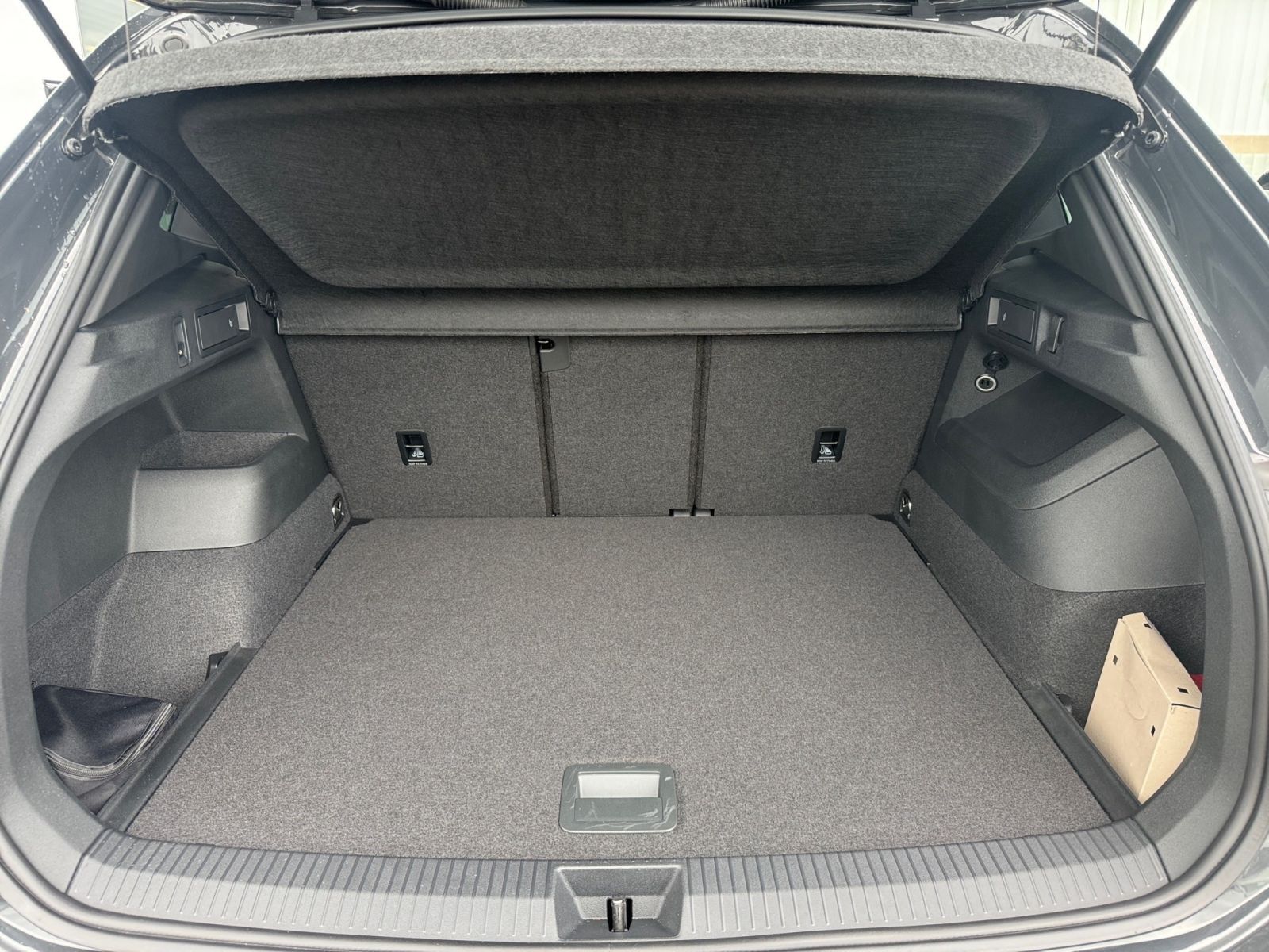Fahrzeugabbildung Volkswagen Tiguan R-Line 2.0TDI 4M DSG PANO AHK ACC STANDHZ