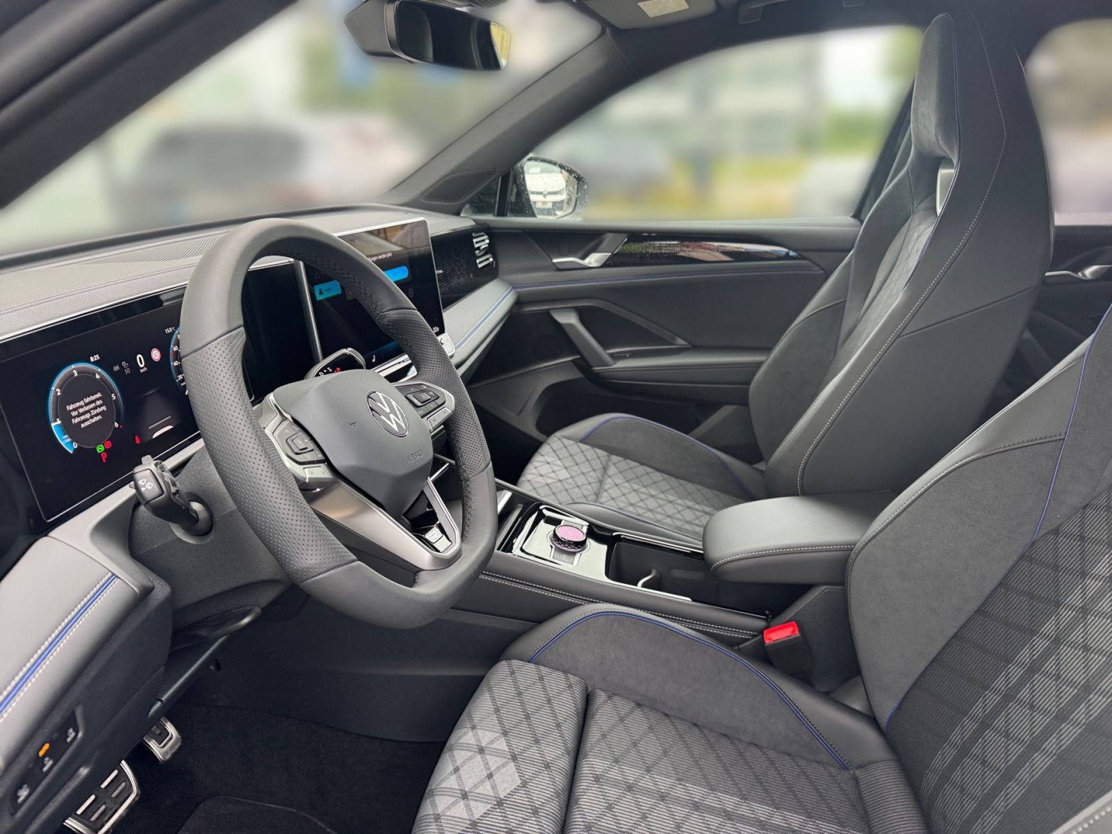 Fahrzeugabbildung Volkswagen Tiguan R-Line 2.0TDI 4M DSG PANO AHK ACC STANDHZ