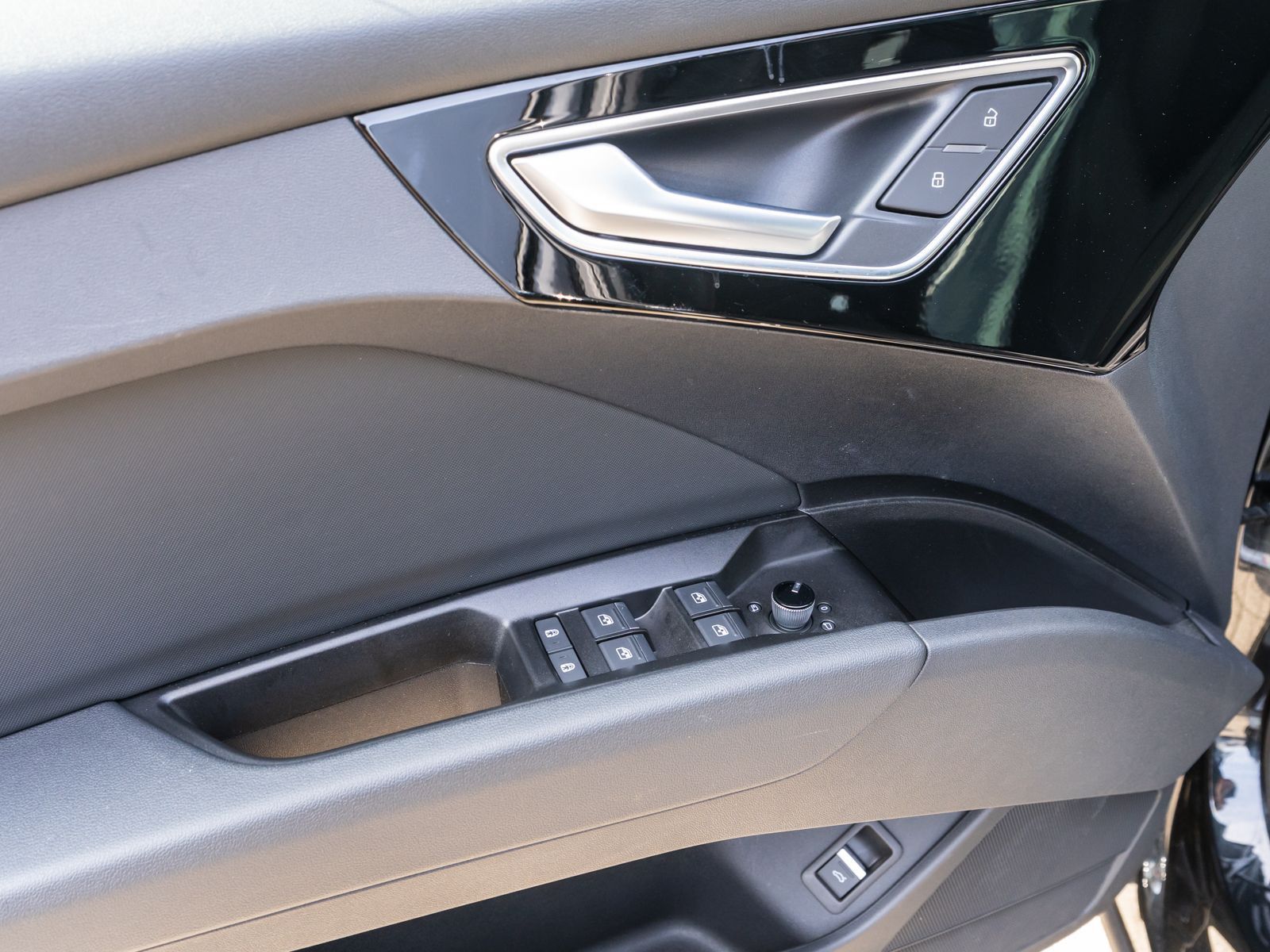 Fahrzeugabbildung Audi Q4 Sportback 50e-tron quattro S line PANO HUD VC