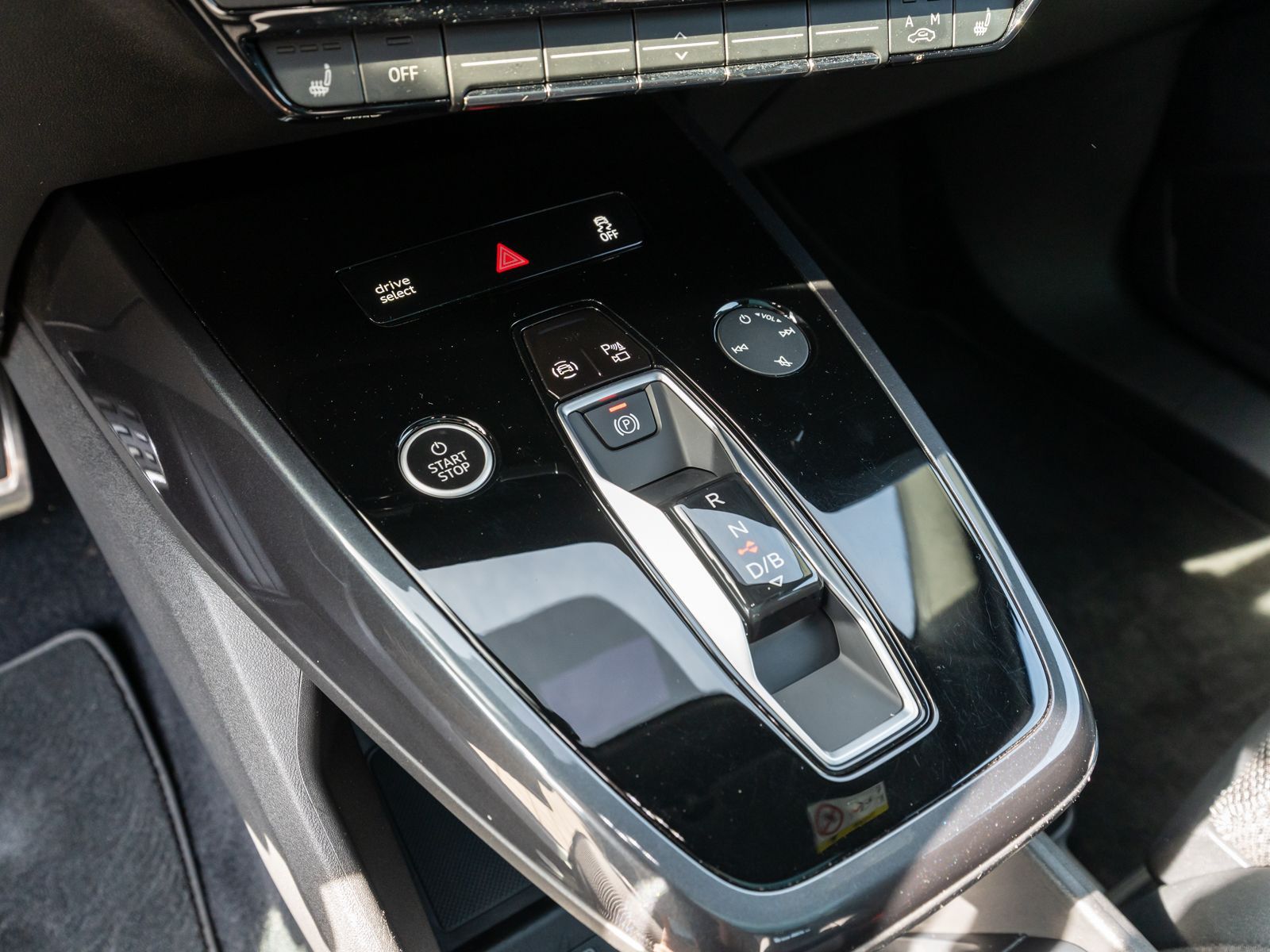 Fahrzeugabbildung Audi Q4 Sportback 50e-tron quattro S line PANO HUD VC