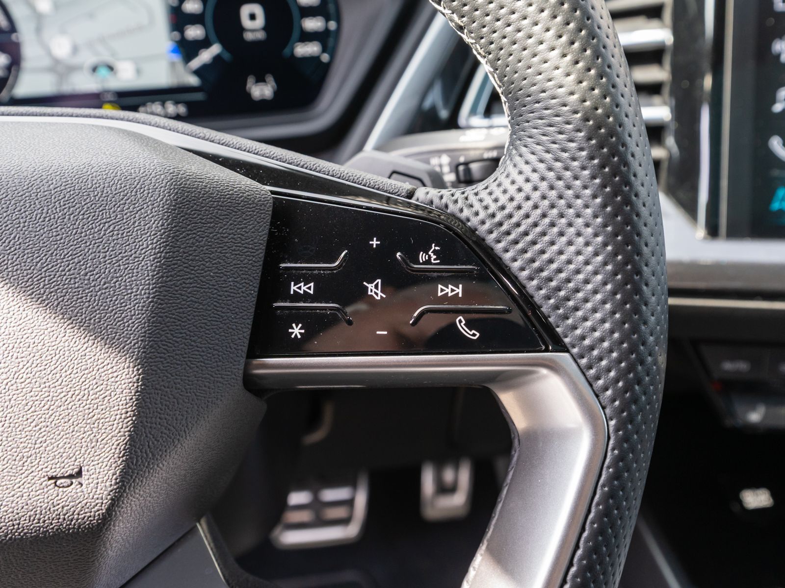 Fahrzeugabbildung Audi Q4 Sportback 50e-tron quattro S line PANO HUD VC