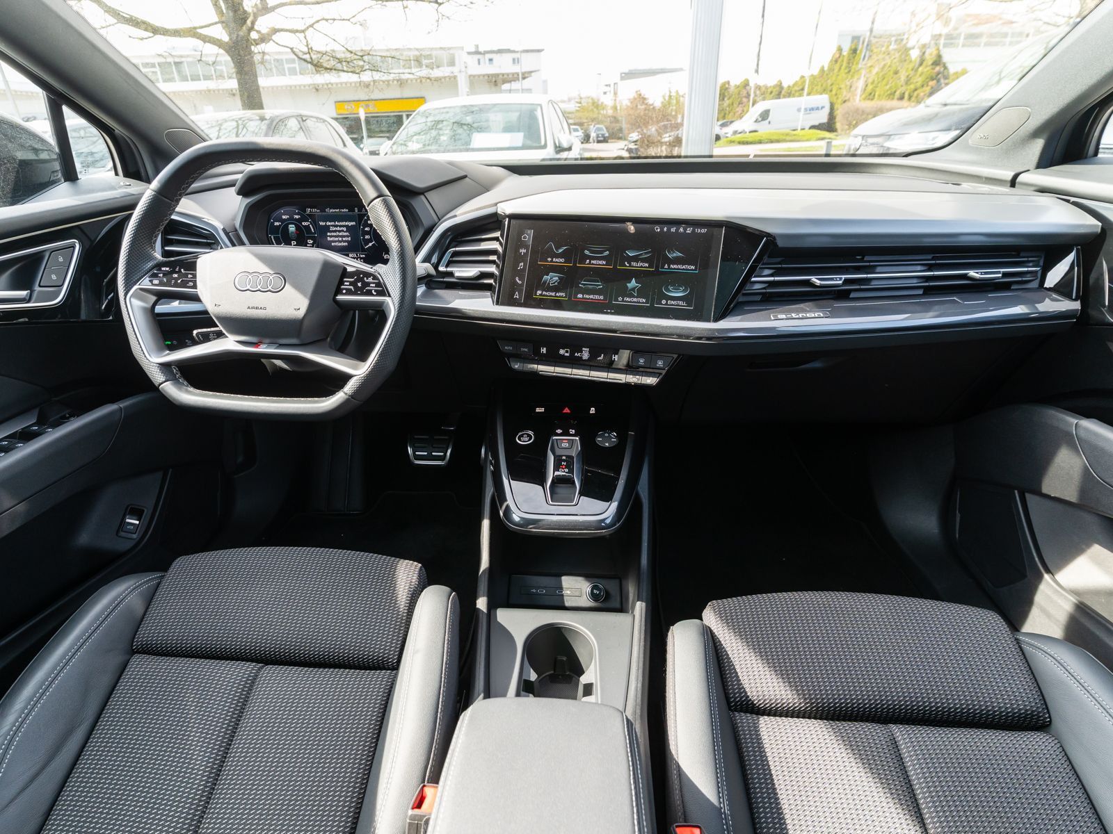 Fahrzeugabbildung Audi Q4 Sportback 50e-tron quattro S line PANO HUD VC