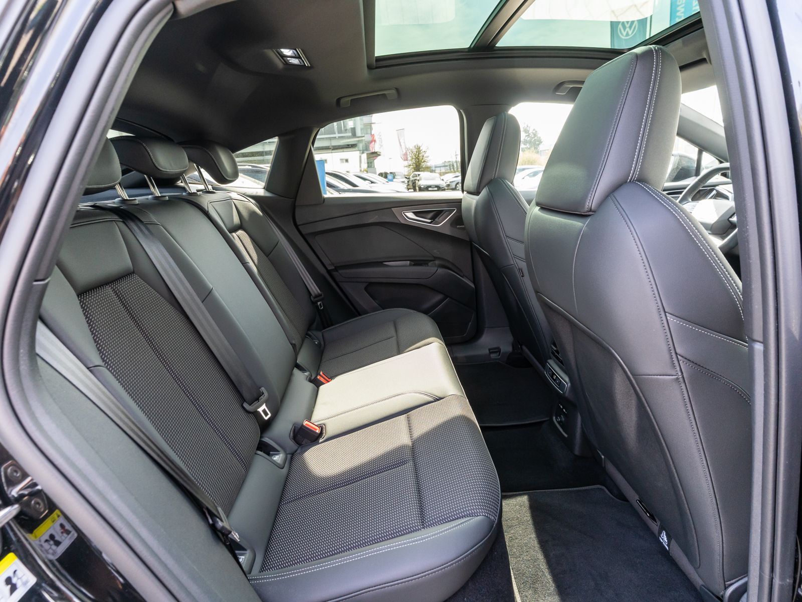 Fahrzeugabbildung Audi Q4 Sportback 50e-tron quattro S line PANO HUD VC