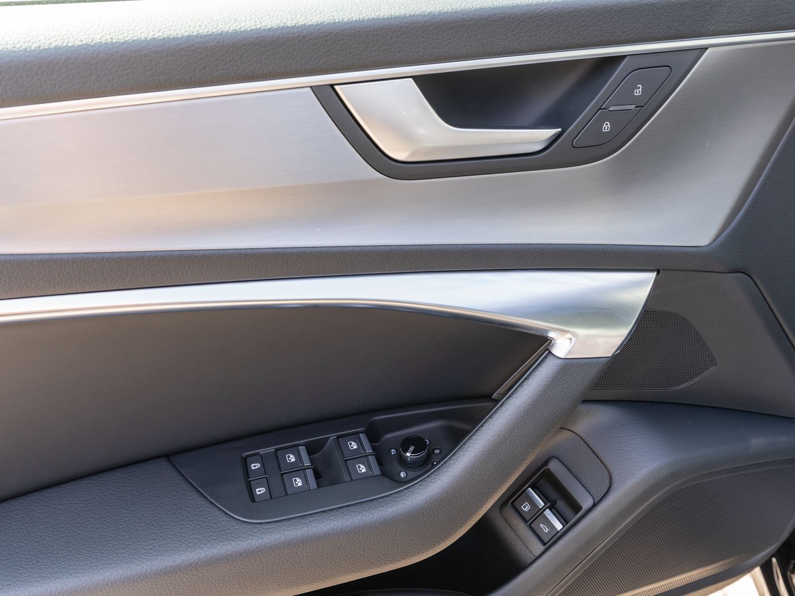 Fahrzeugabbildung Audi A6 Limousine S line 50TFSI e quattro NAVI MATRIX