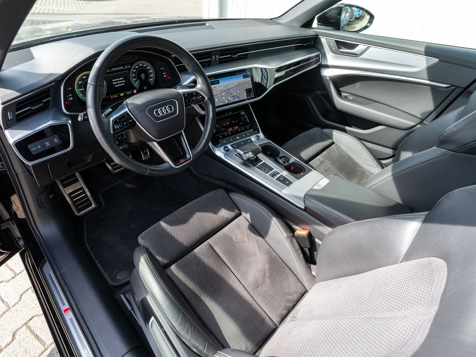 Fahrzeugabbildung Audi A6 Limousine S line 50TFSI e quattro NAVI MATRIX