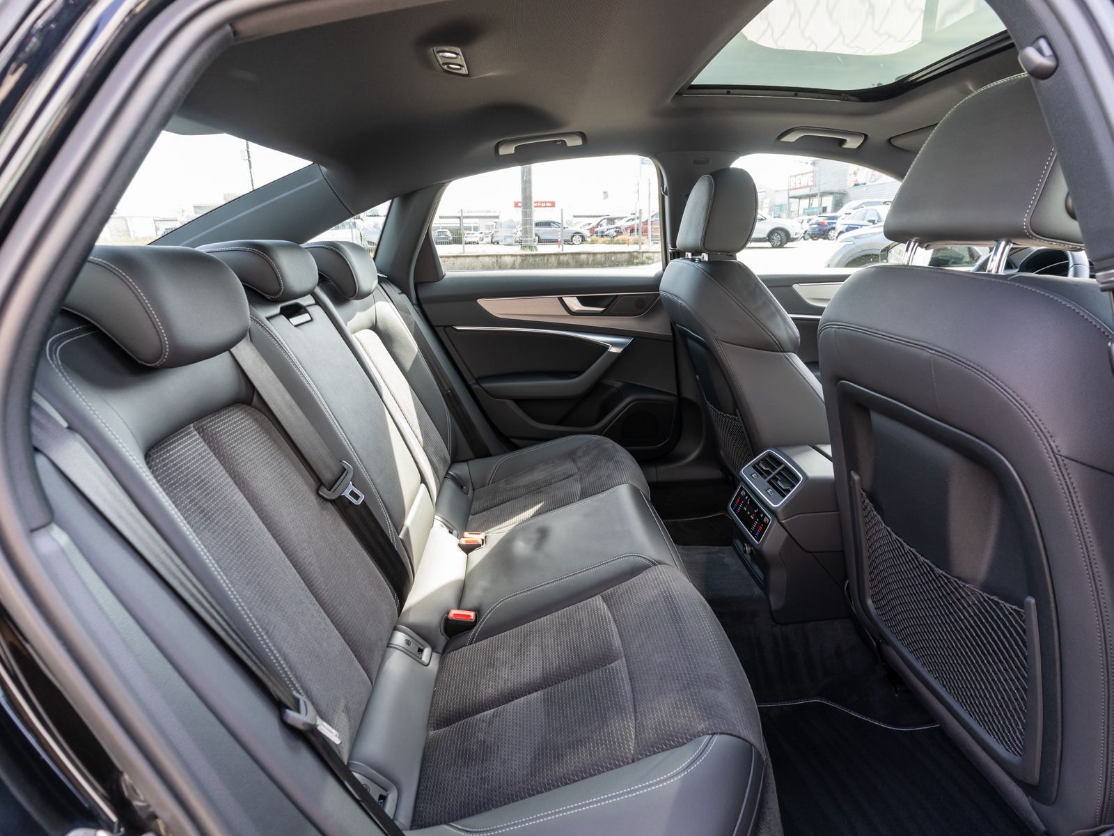 Fahrzeugabbildung Audi A6 Limousine S line 50TFSI e quattro NAVI MATRIX