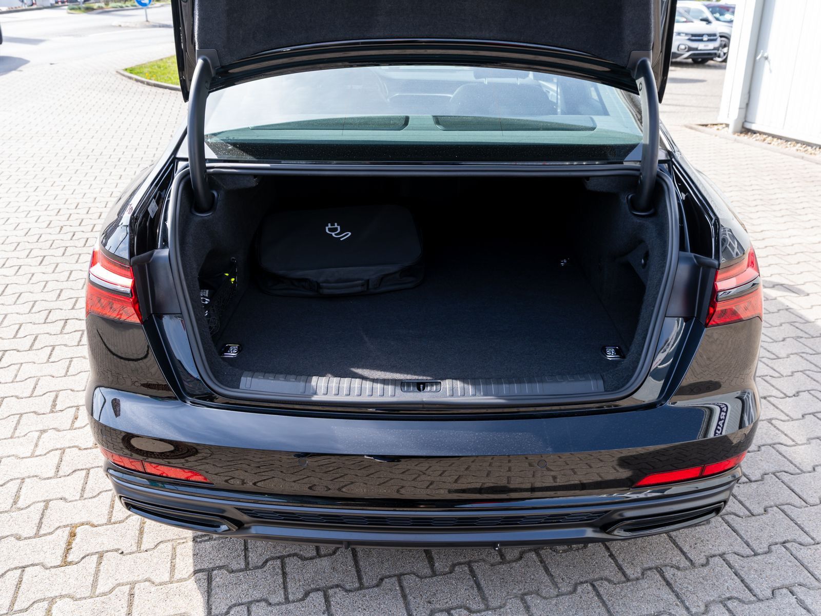 Fahrzeugabbildung Audi A6 Limousine S line 50TFSI e quattro NAVI MATRIX