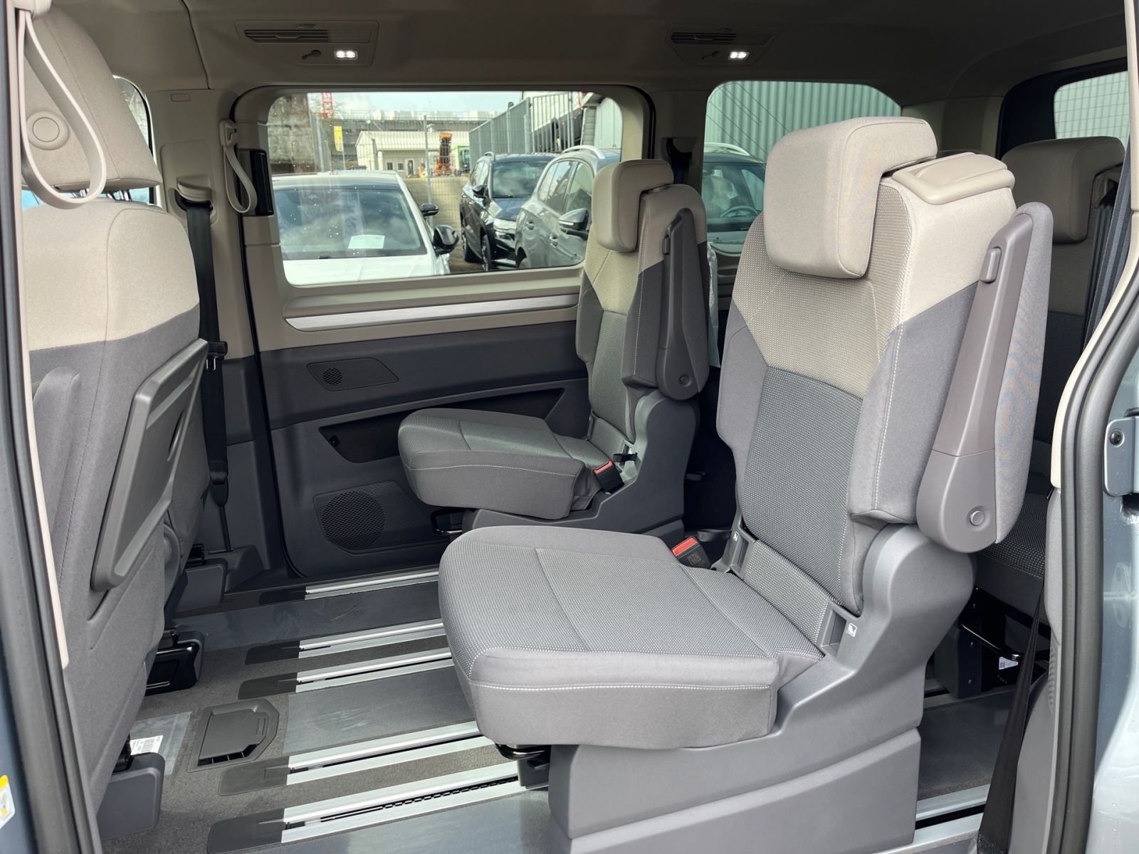 Fahrzeugabbildung Volkswagen Multivan ENERGY 2.0TDI DSG 360° Kamera Navi AHK