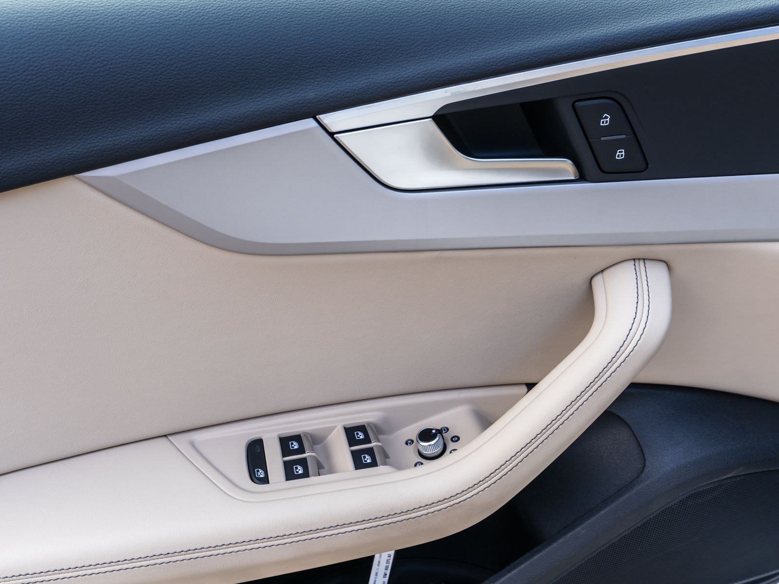 Fahrzeugabbildung Audi A4 Avant S line 40 TDI S tronic SHZ PDC NAVI RFK