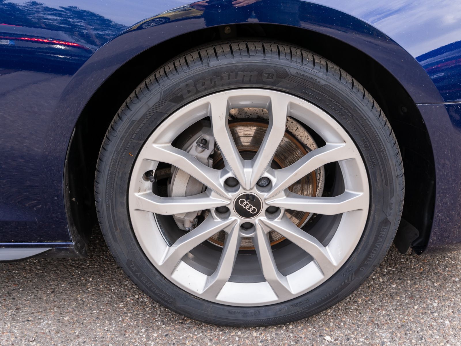 Fahrzeugabbildung Audi A4 Avant S line 40TDI quattro NAVI LED RFK B&O