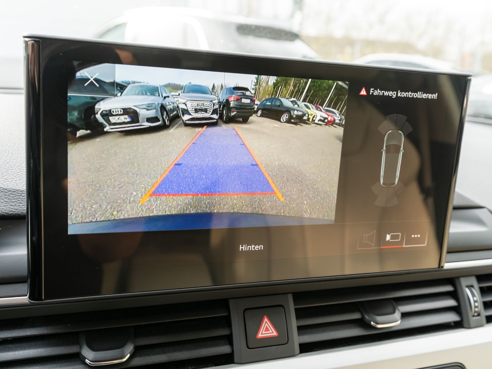 Fahrzeugabbildung Audi A4 Avant S line 40TDI quattro NAVI LED RFK B&O