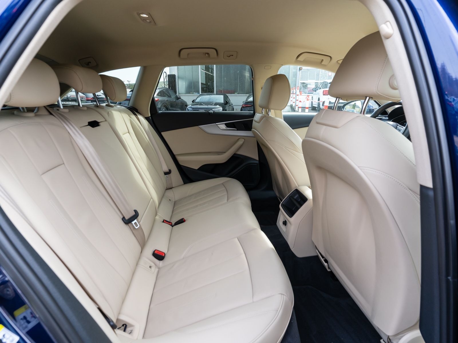 Fahrzeugabbildung Audi A4 Avant S line 40TDI quattro NAVI LED RFK B&O