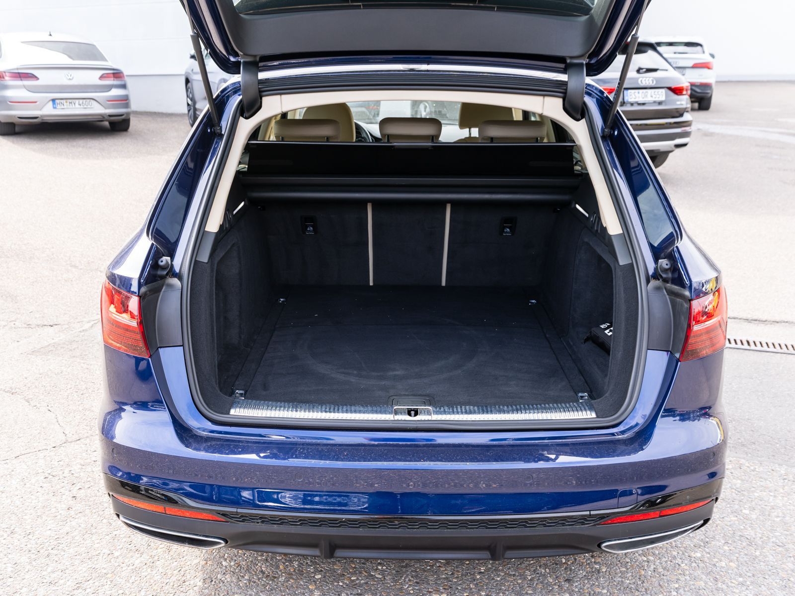 Fahrzeugabbildung Audi A4 Avant S line 40TDI quattro NAVI LED RFK B&O