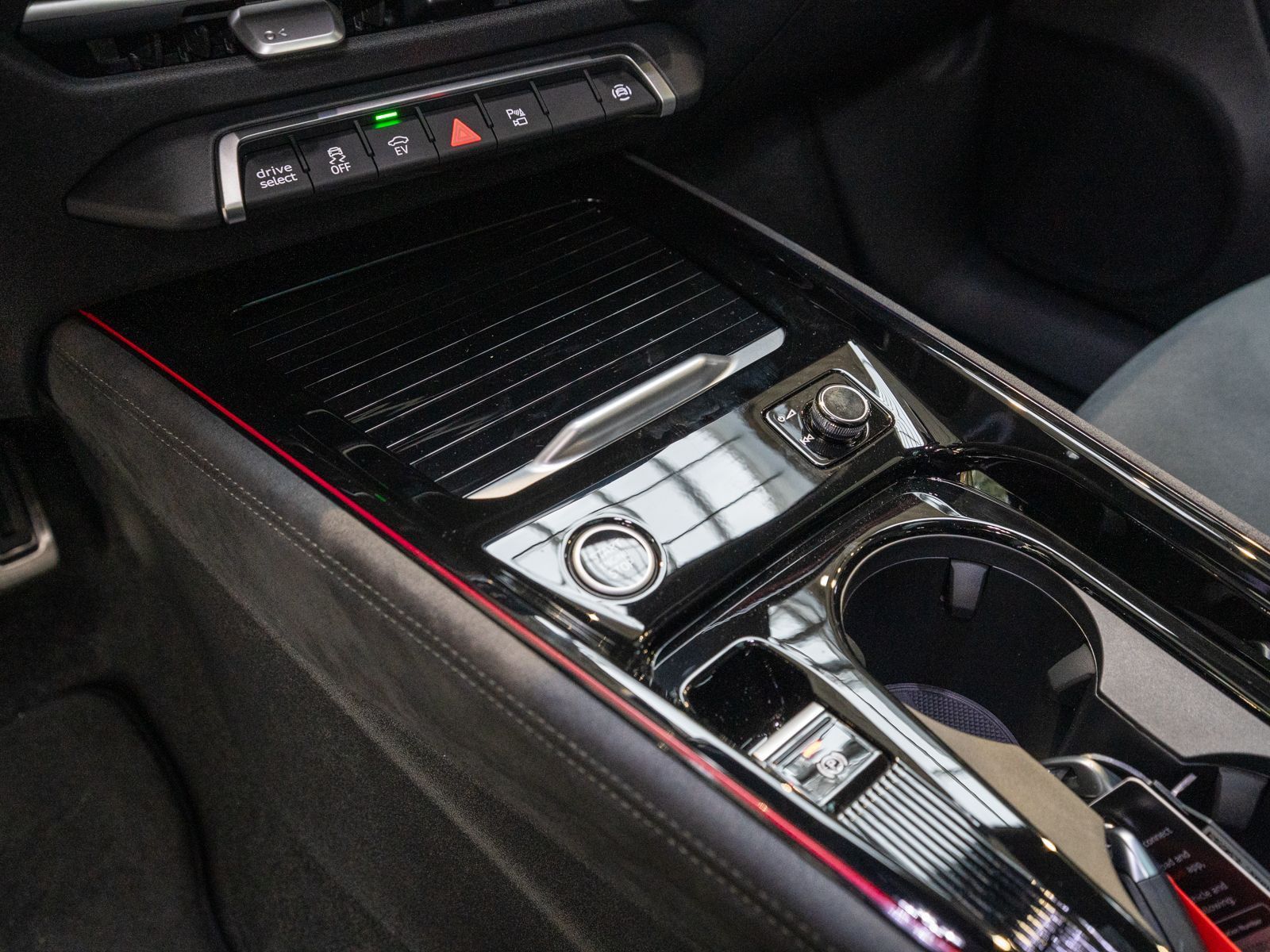 Fahrzeugabbildung Audi Q3 SUV S line e-hybrid Panoramadach Matrix-LED