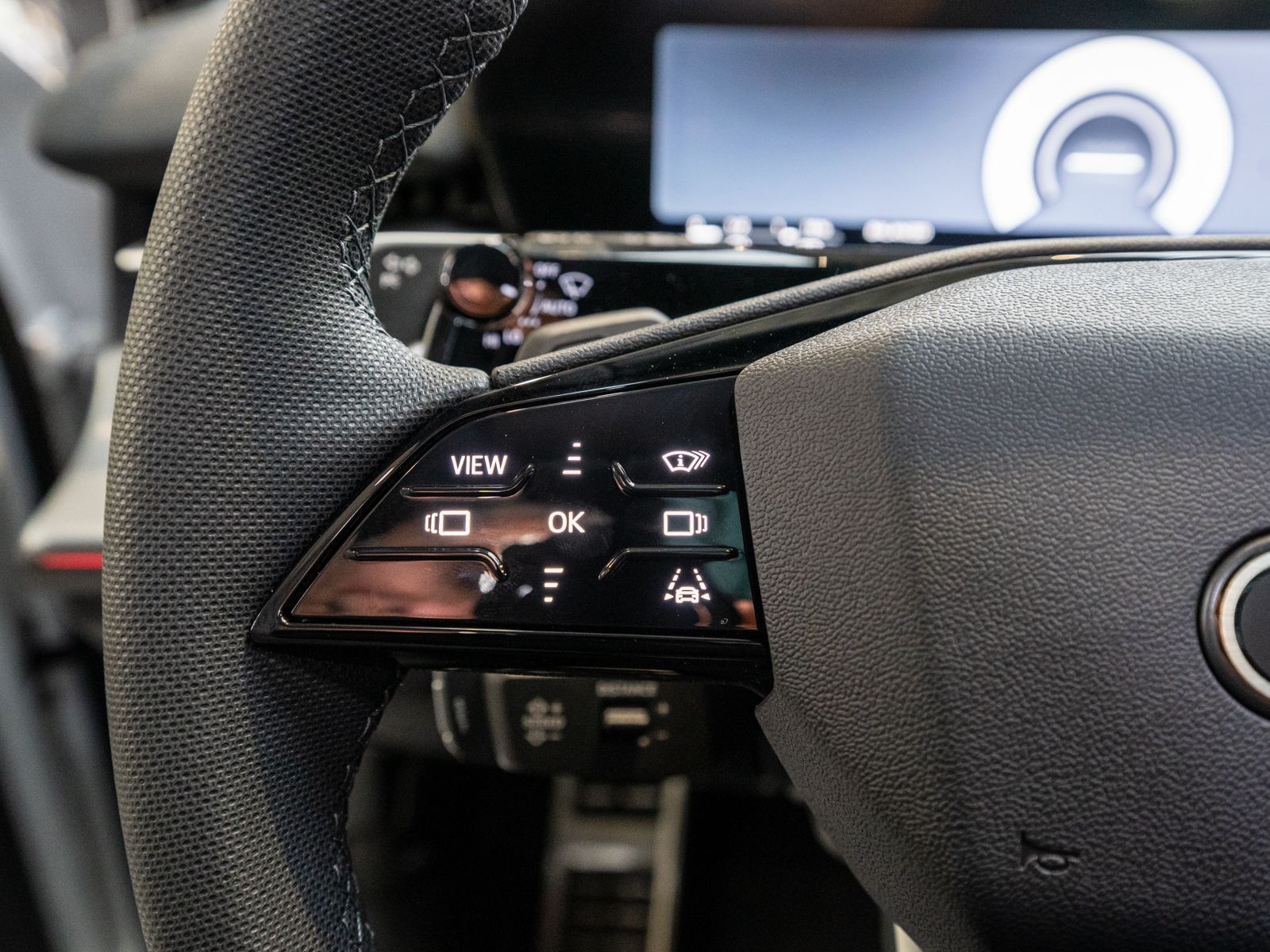 Fahrzeugabbildung Audi Q3 SUV S line e-hybrid Panoramadach Matrix-LED