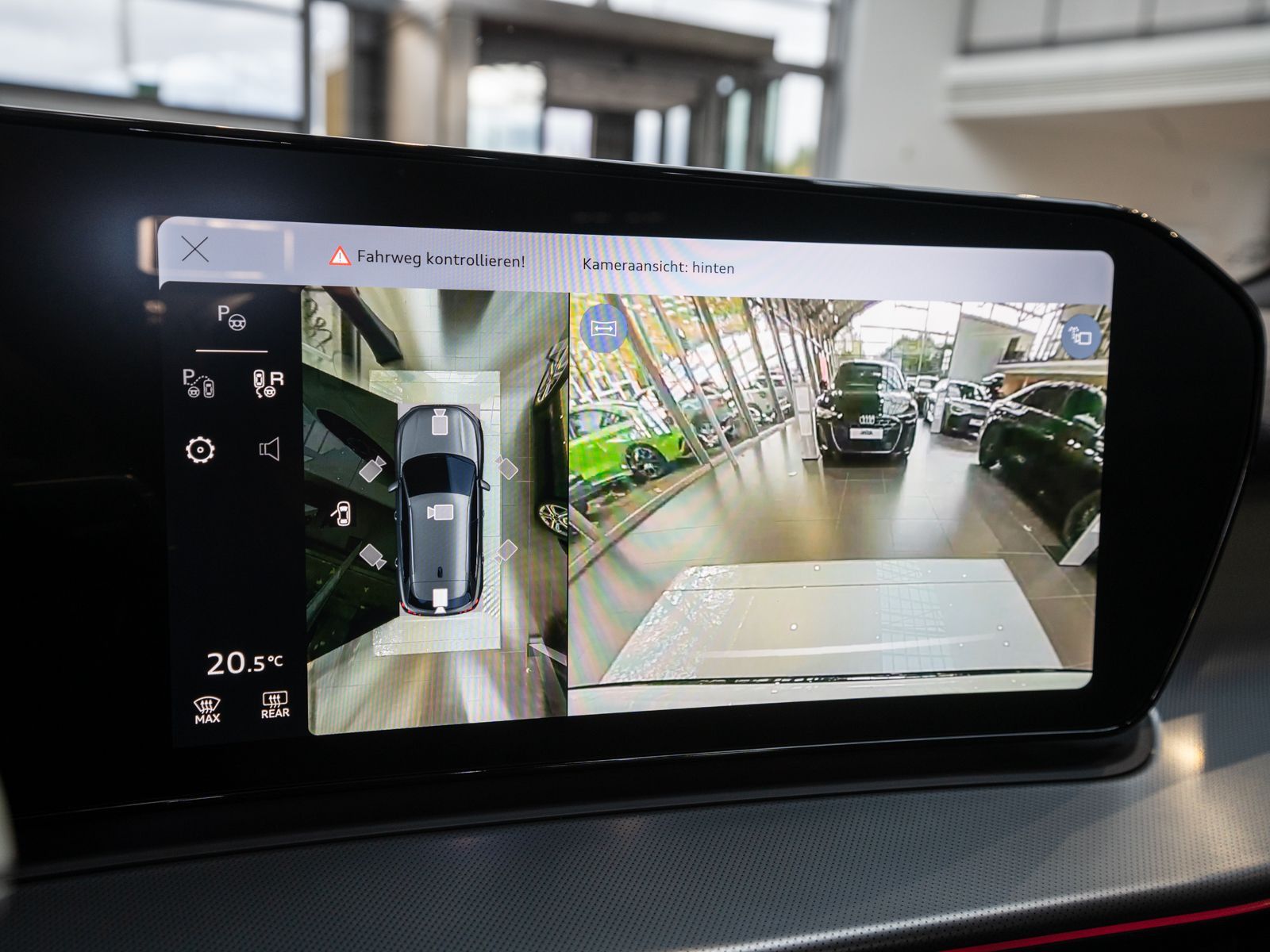Fahrzeugabbildung Audi Q3 SUV S line e-hybrid Panoramadach Matrix-LED