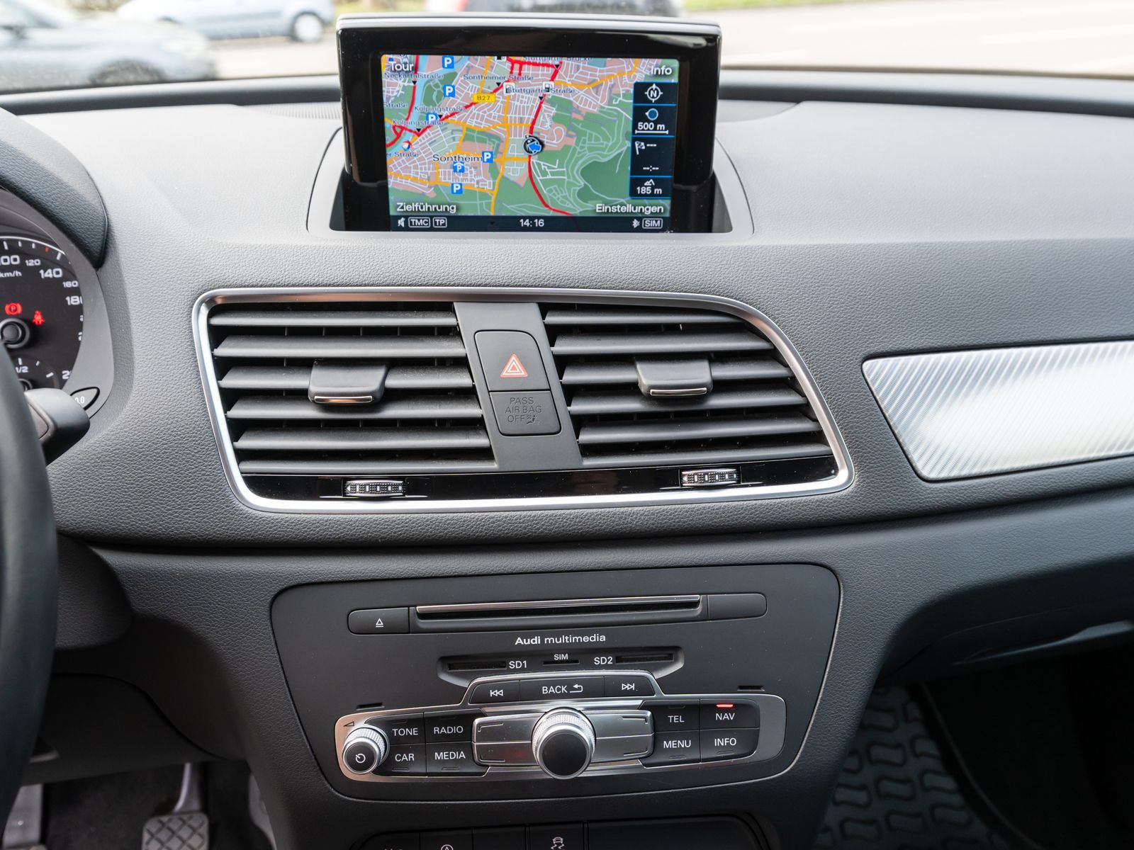 Fahrzeugabbildung Audi Q3 design 2.0 TDI NAVI XENON SHZ GRA PDC