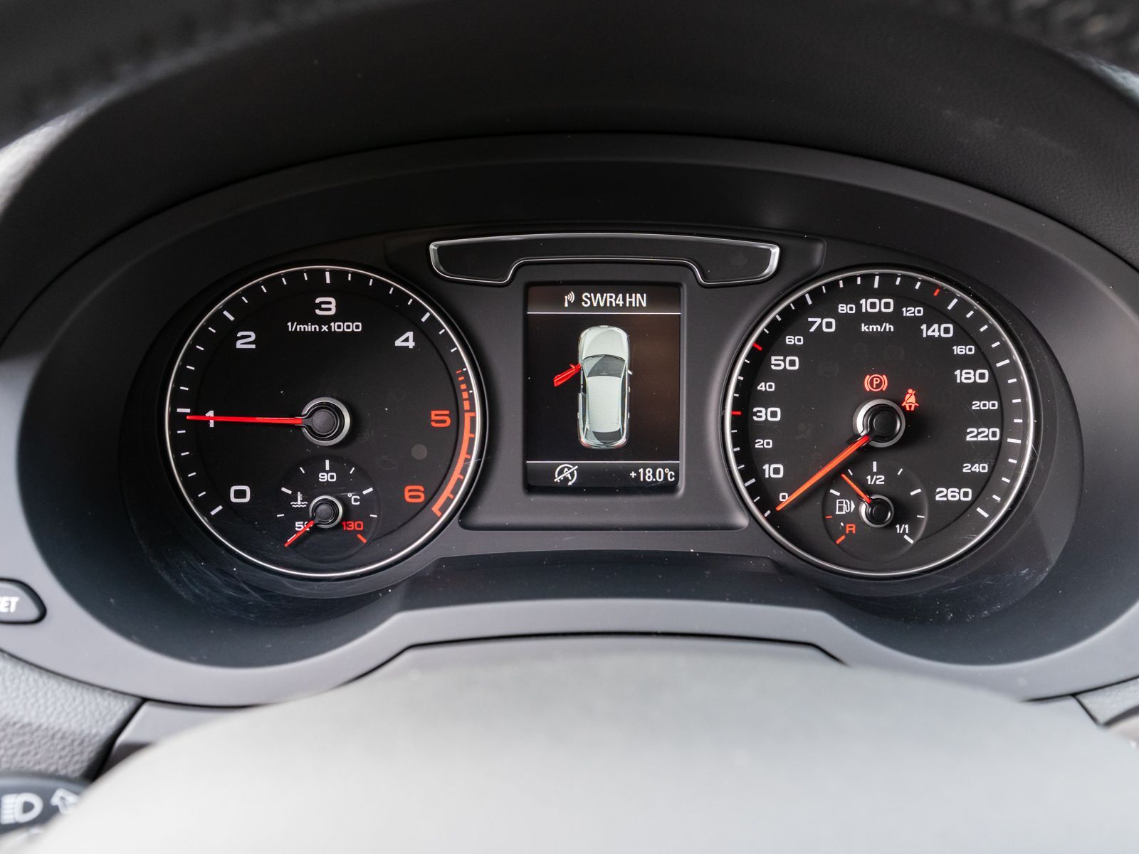 Fahrzeugabbildung Audi Q3 design 2.0 TDI NAVI XENON SHZ GRA PDC