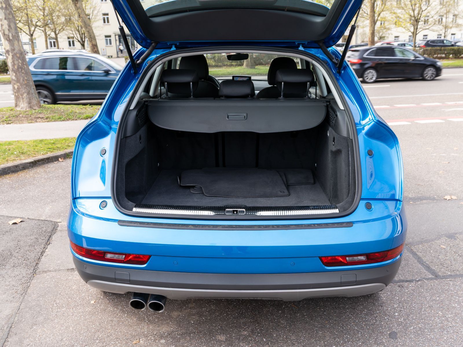 Fahrzeugabbildung Audi Q3 design 2.0 TDI NAVI XENON SHZ GRA PDC