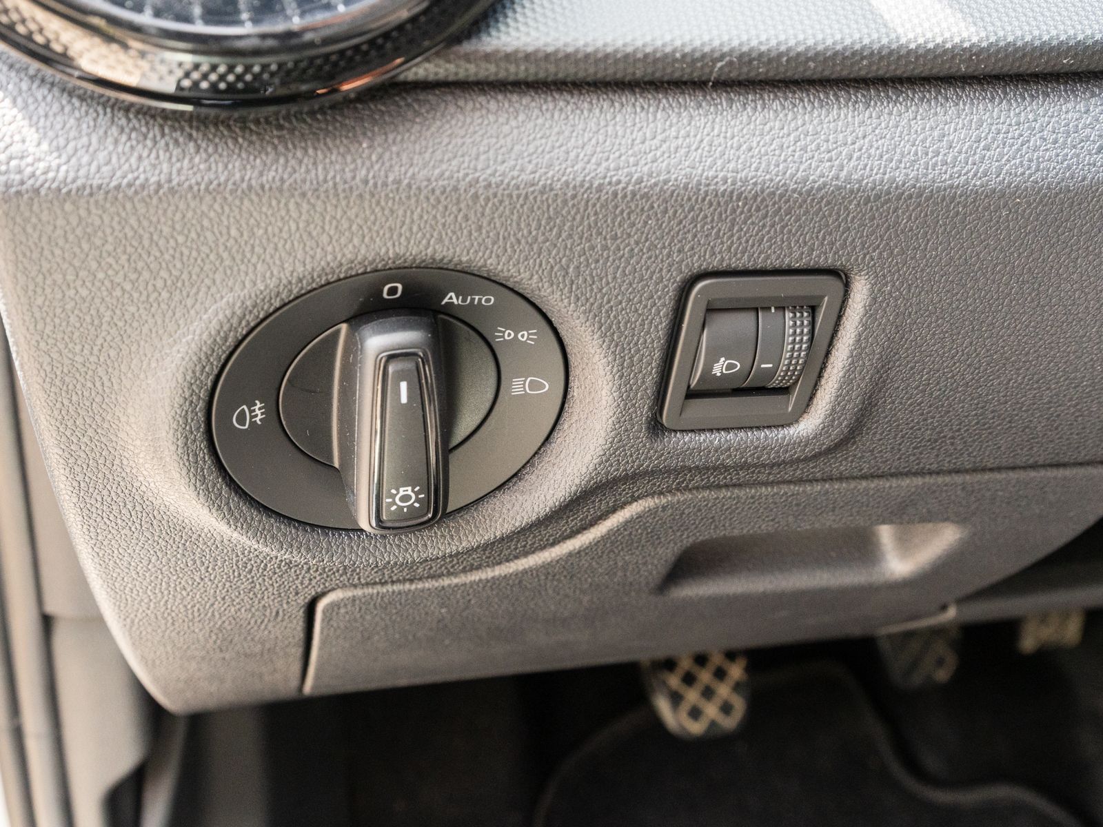 Fahrzeugabbildung SKODA Fabia Active 1.0MPI 5-Gang LED Klima SHZ PDC BT